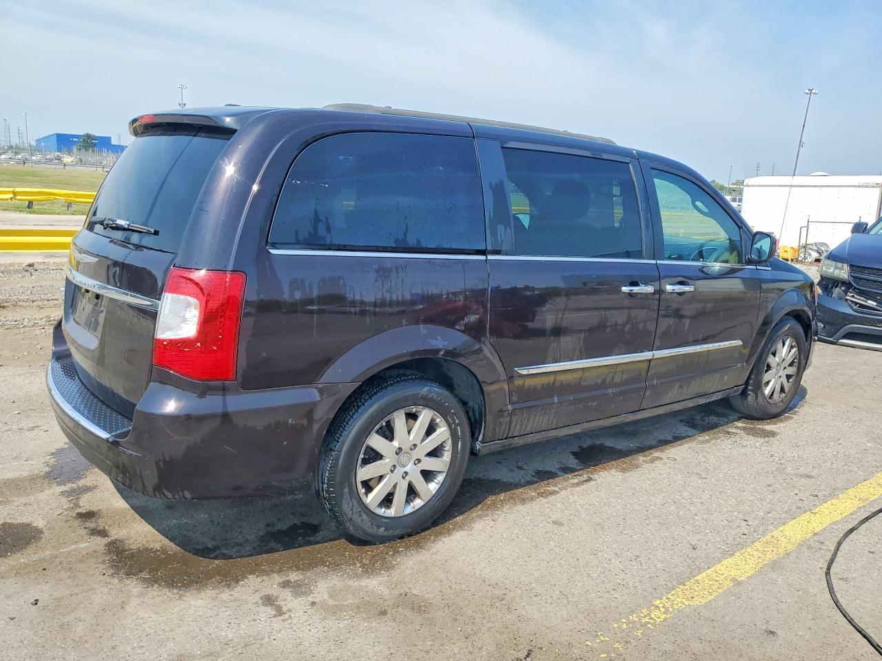 2015 Chrysler Town & Country Touring Burgundy vin: 2C4RC1BGXFR582749