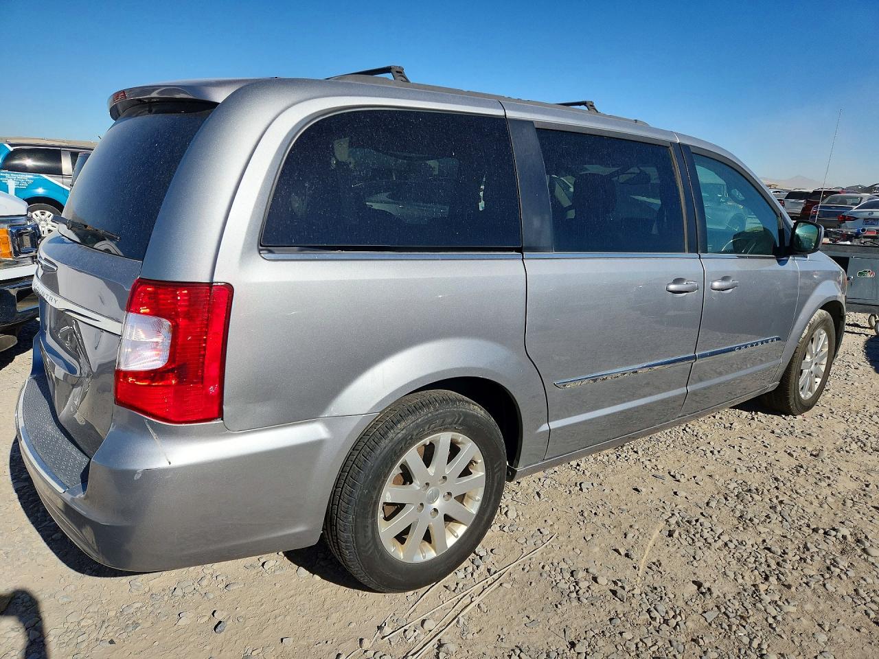 2015 Chrysler Town & Country Touring Silver vin: 2C4RC1BGXFR636759