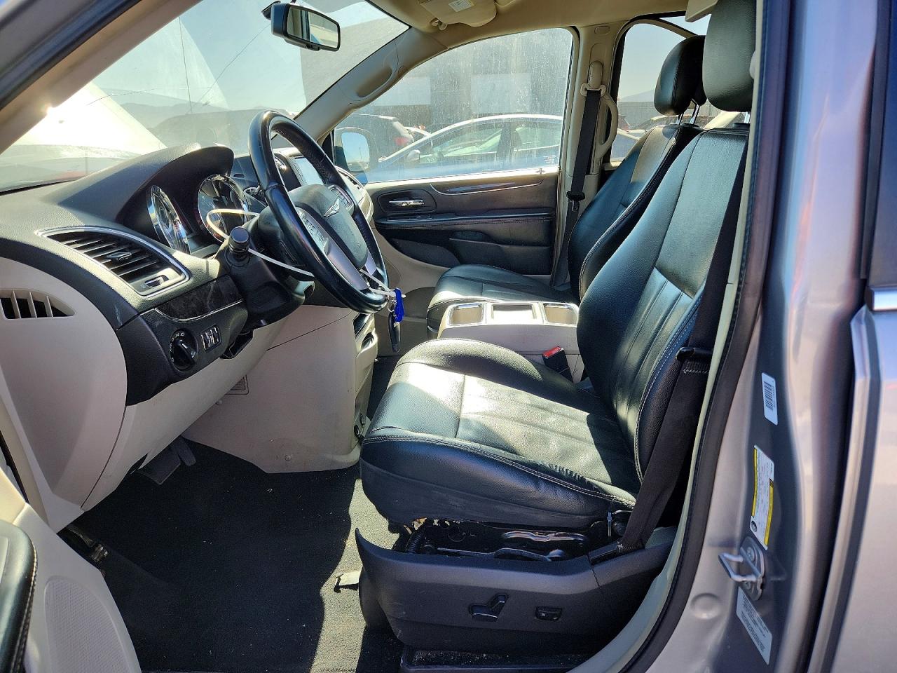 2015 Chrysler Town & Country Touring Silver vin: 2C4RC1BGXFR636759