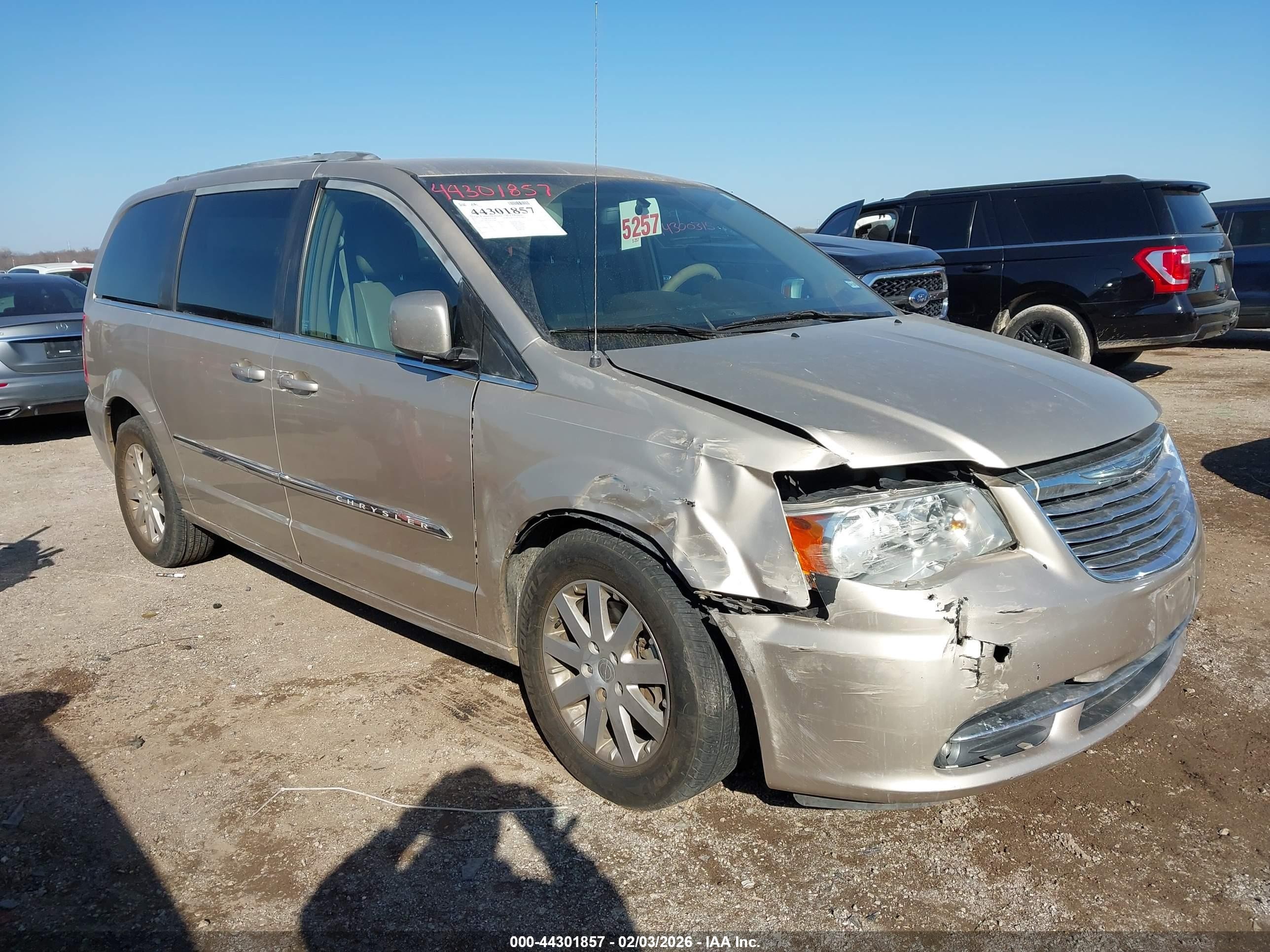 2015 Chrysler Town & Country Touring Желто-коричневый vin: 2C4RC1BGXFR717681