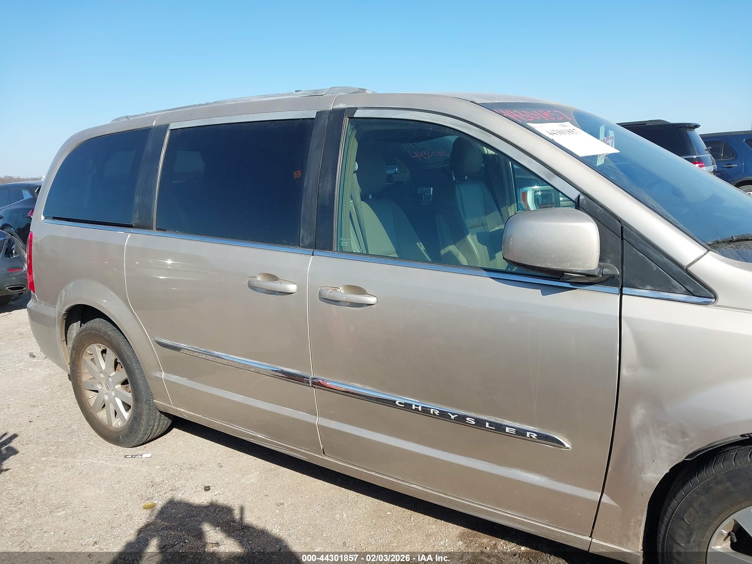 2015 Chrysler Town & Country Touring Tan vin: 2C4RC1BGXFR717681