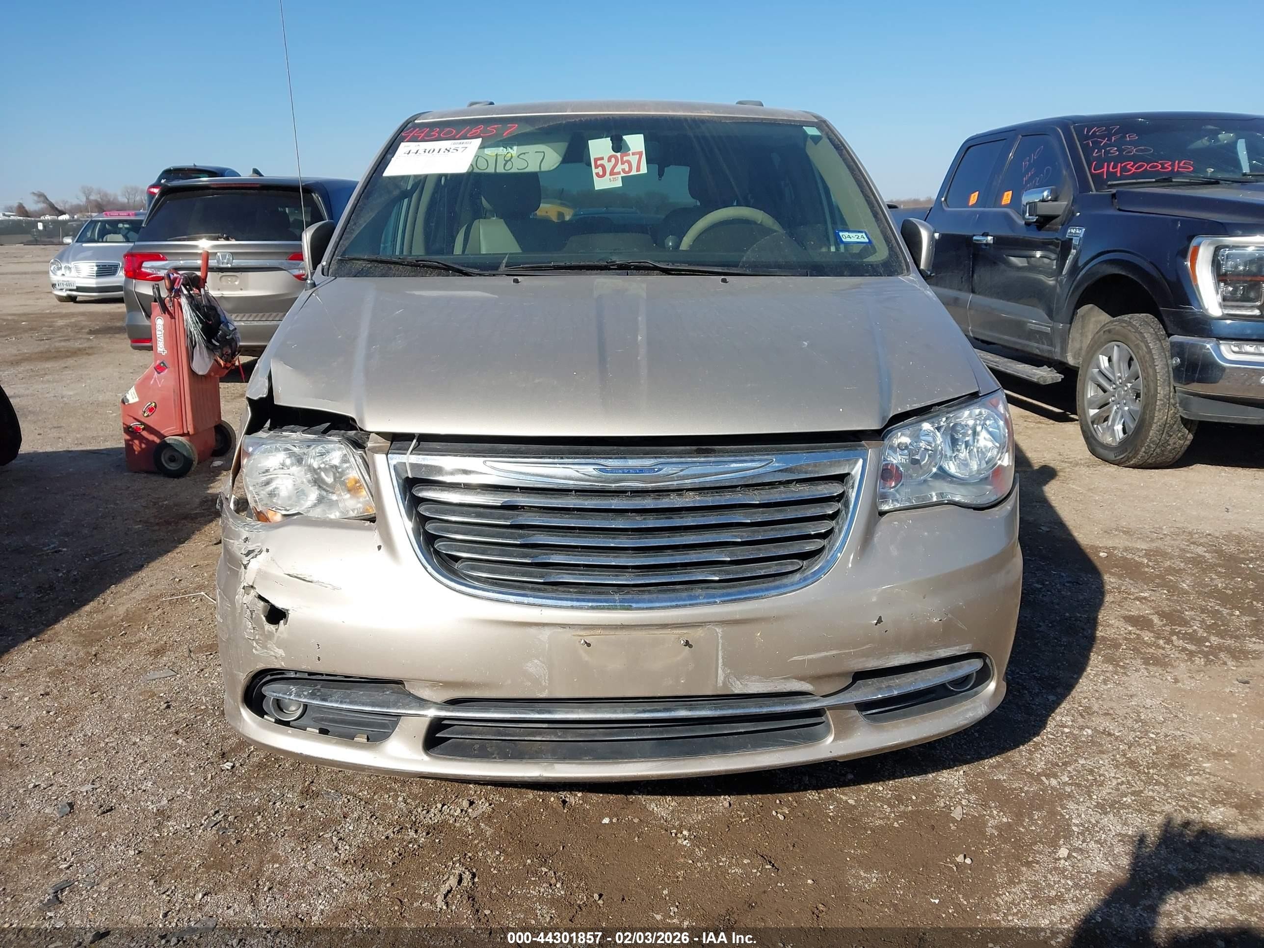 2015 Chrysler Town & Country Touring Tan vin: 2C4RC1BGXFR717681