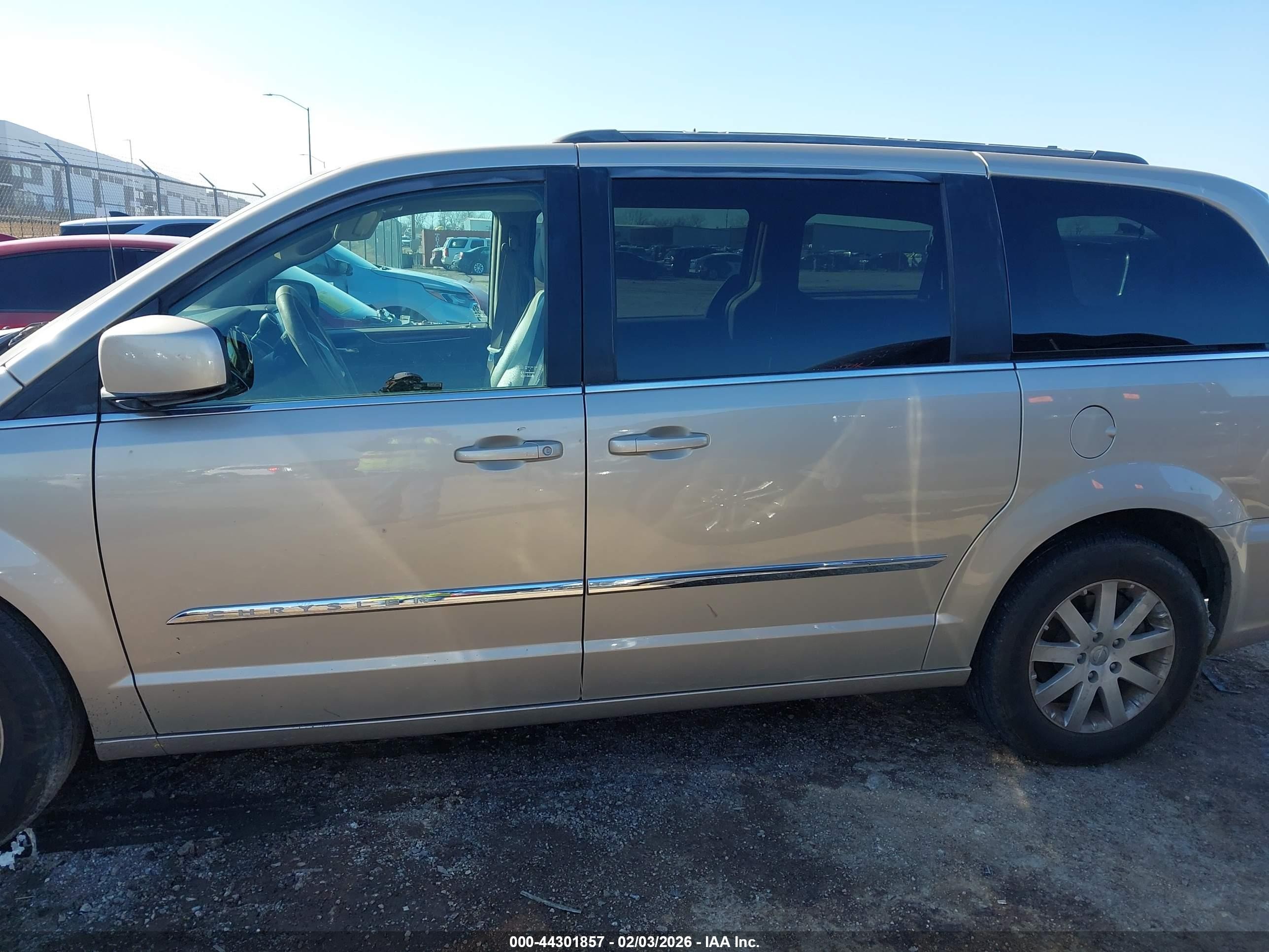2015 Chrysler Town & Country Touring Tan vin: 2C4RC1BGXFR717681