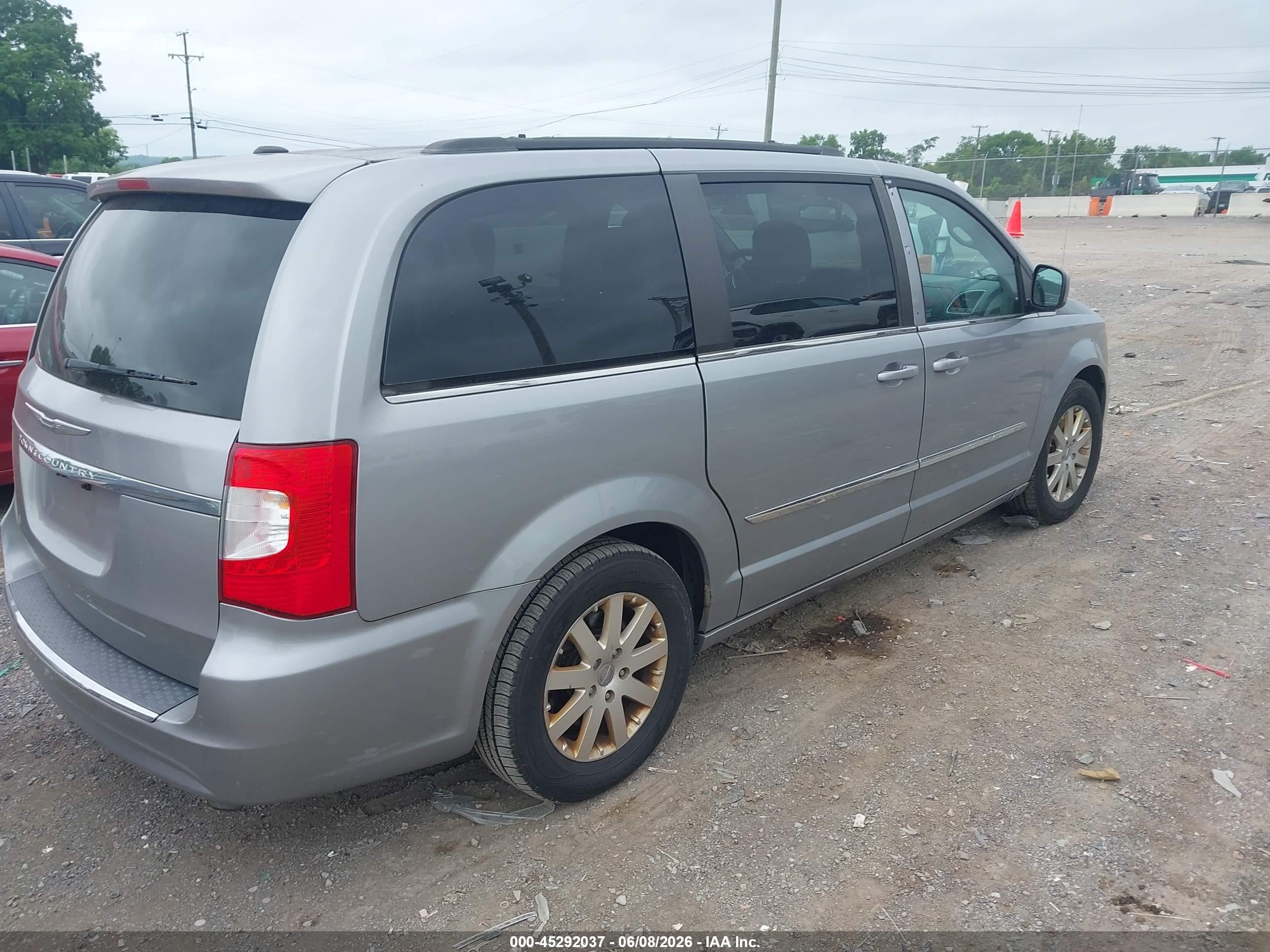 2016 Chrysler Town & Country Touring Silver vin: 2C4RC1BGXGR118684