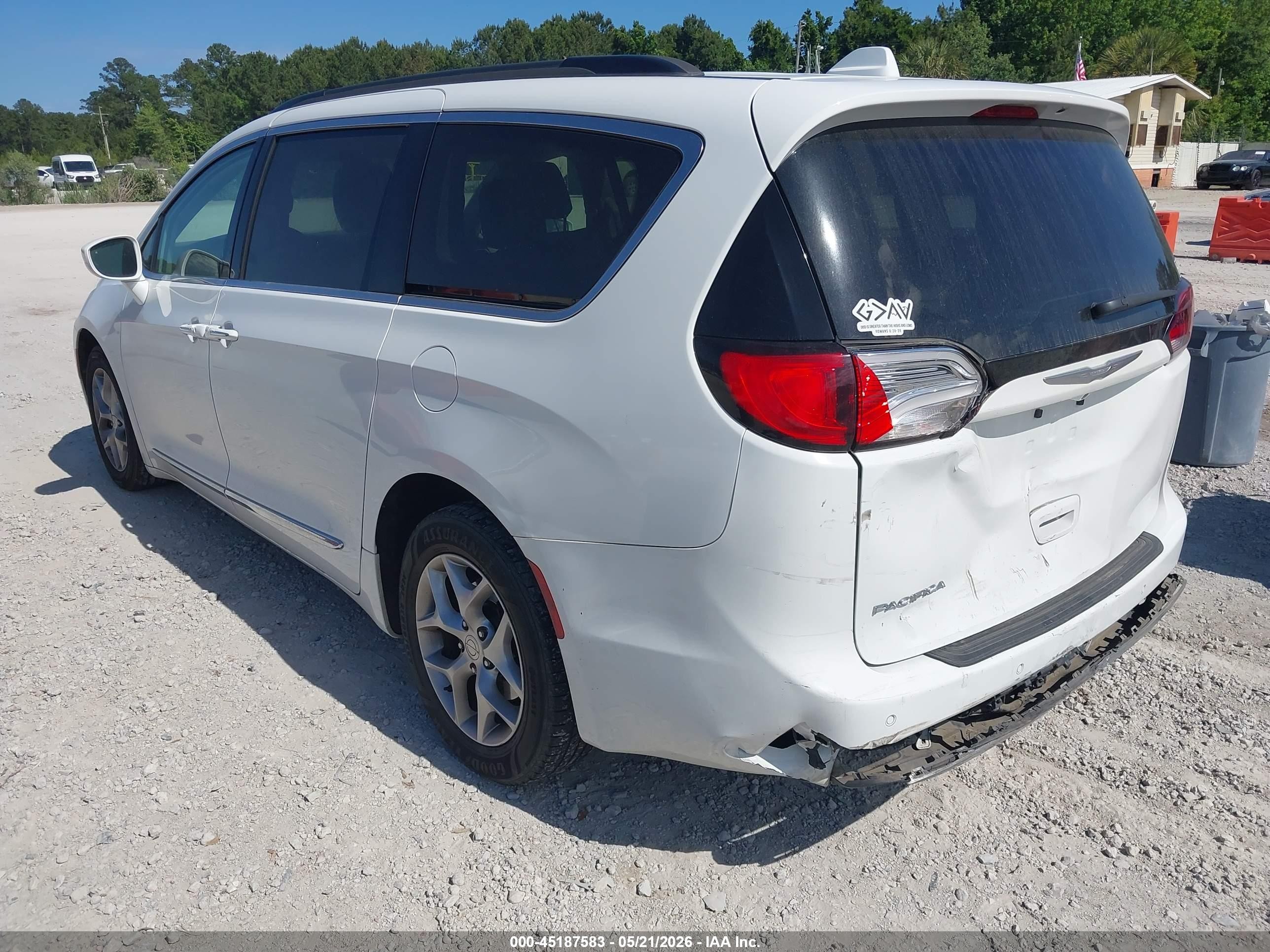 2017 Chrysler Pacifica Touring-l White vin: 2C4RC1BGXHR503115
