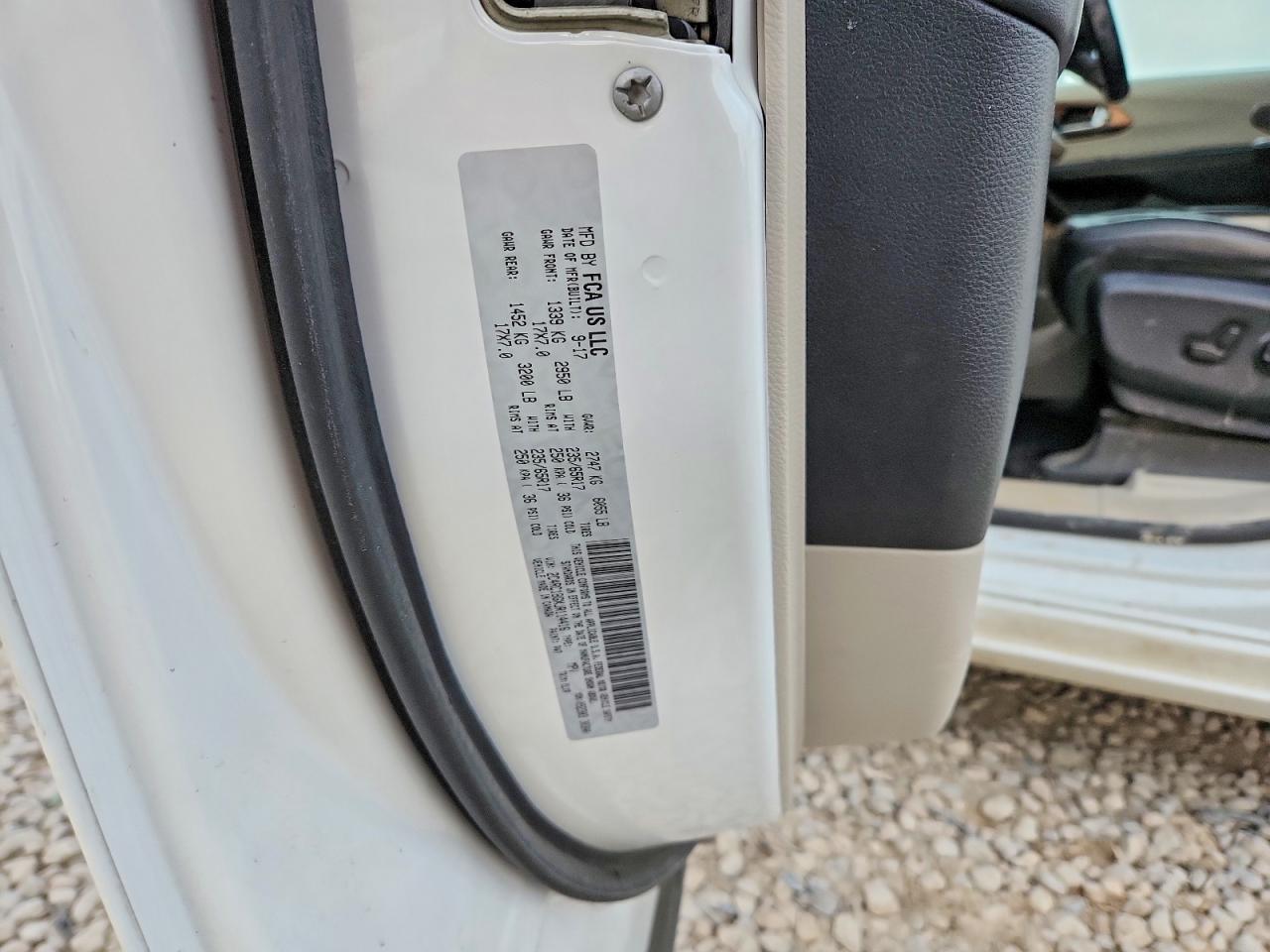 2018 Chrysler Pacifica Touring L White vin: 2C4RC1BGXJR114416