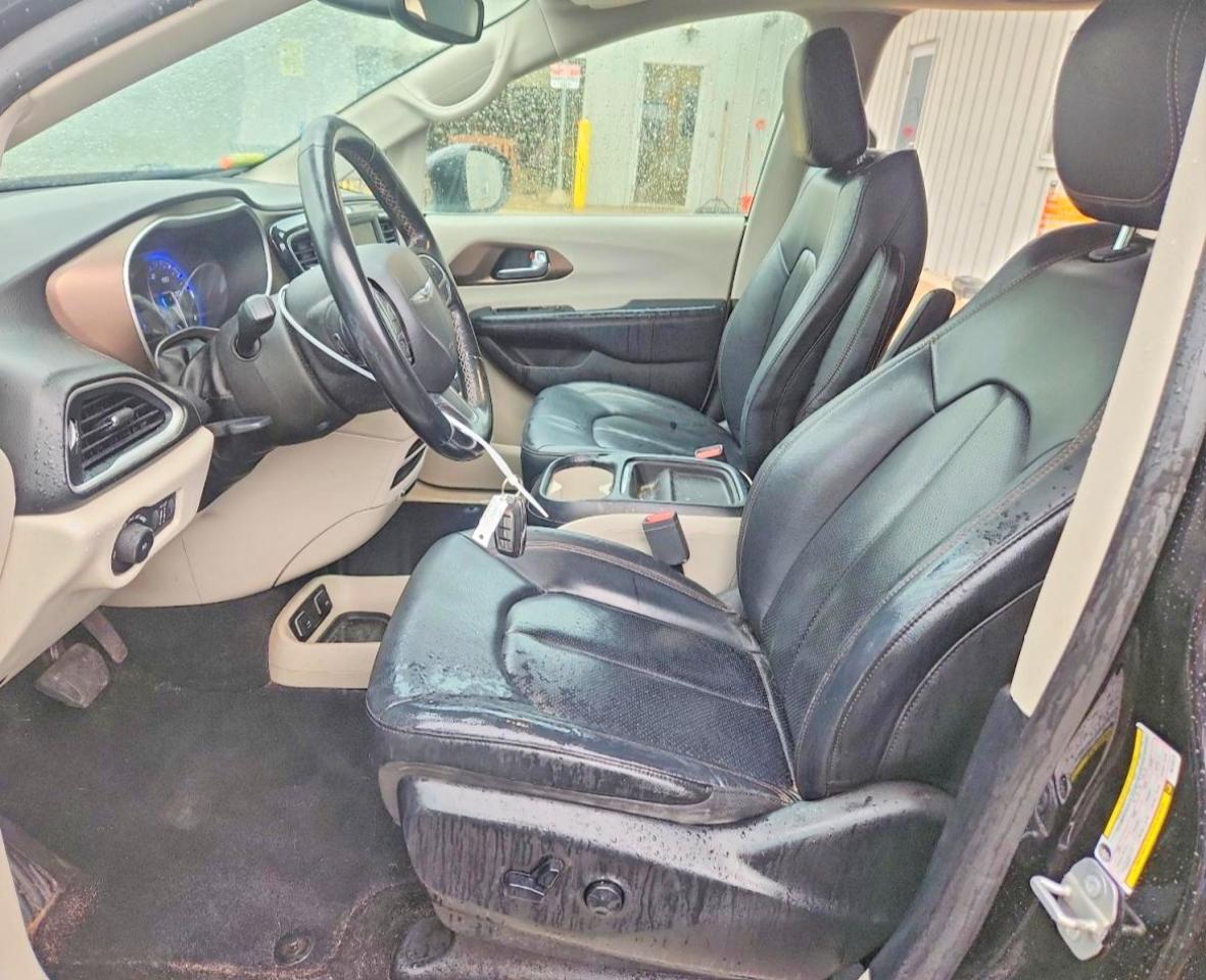 2019 Chrysler Pacifica Touring L Черный vin: 2C4RC1BGXKR732370