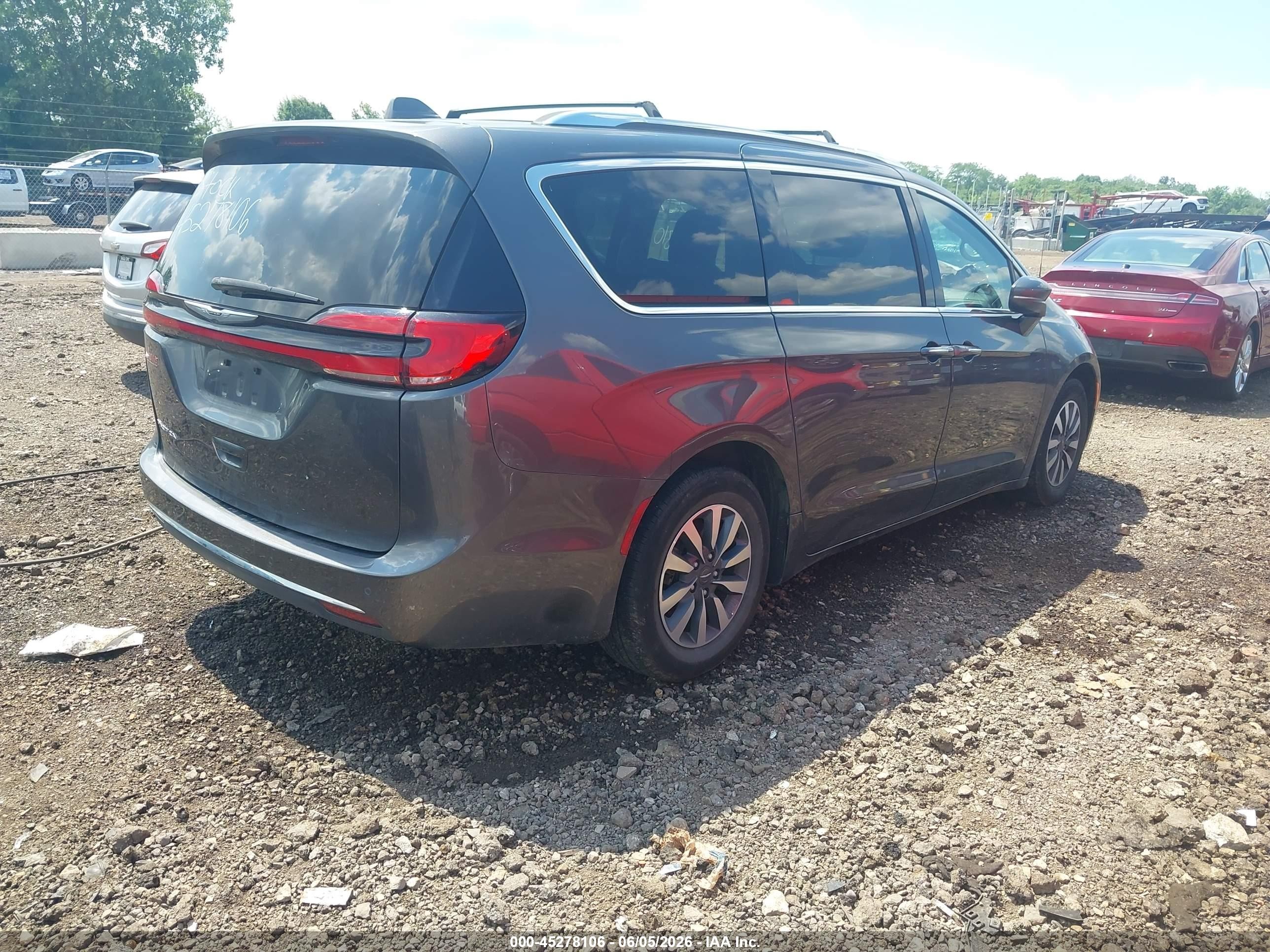 2021 Chrysler Pacifica Touring L Gray vin: 2C4RC1BGXMR524461