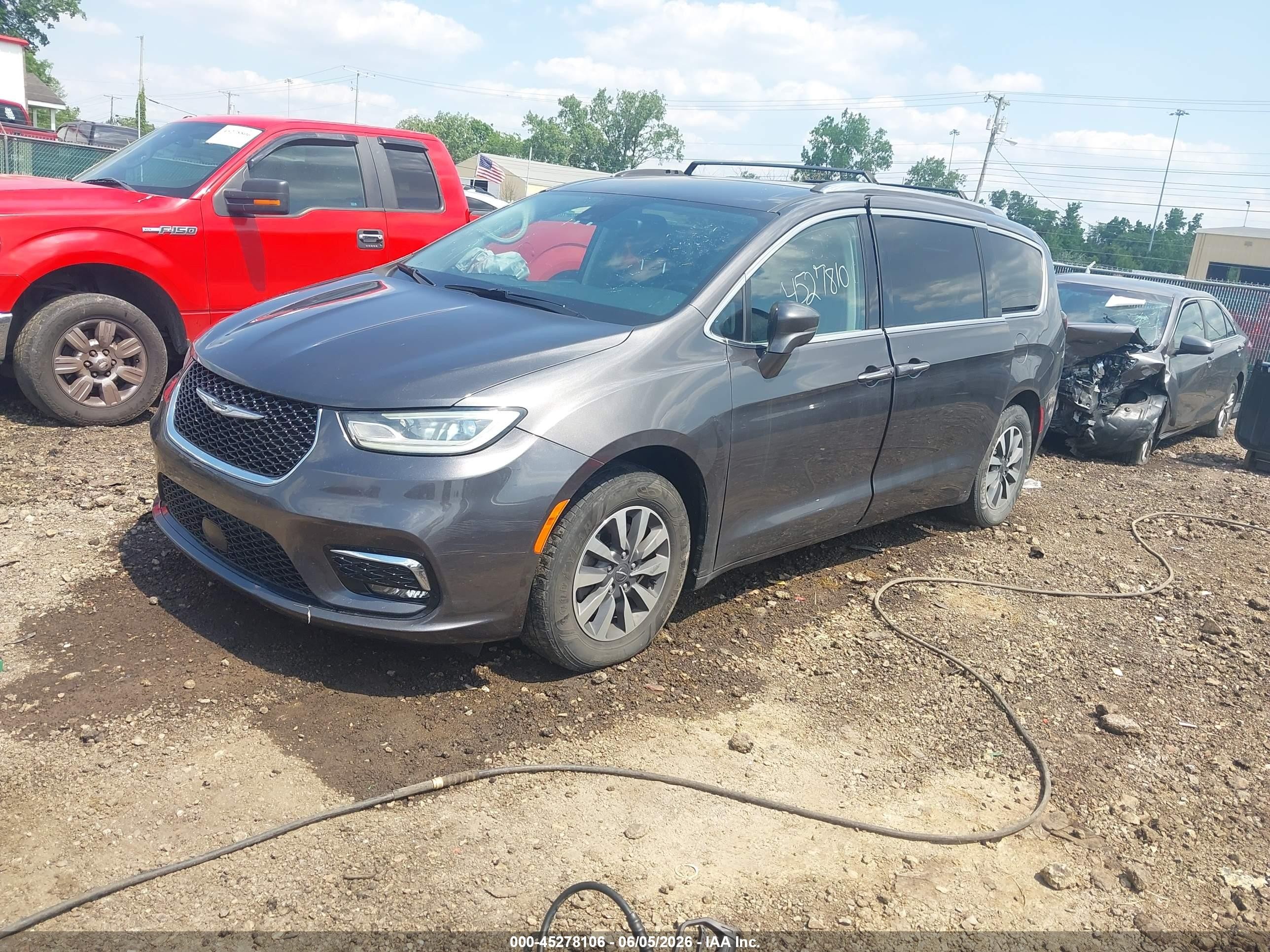 2021 Chrysler Pacifica Touring L Gray vin: 2C4RC1BGXMR524461