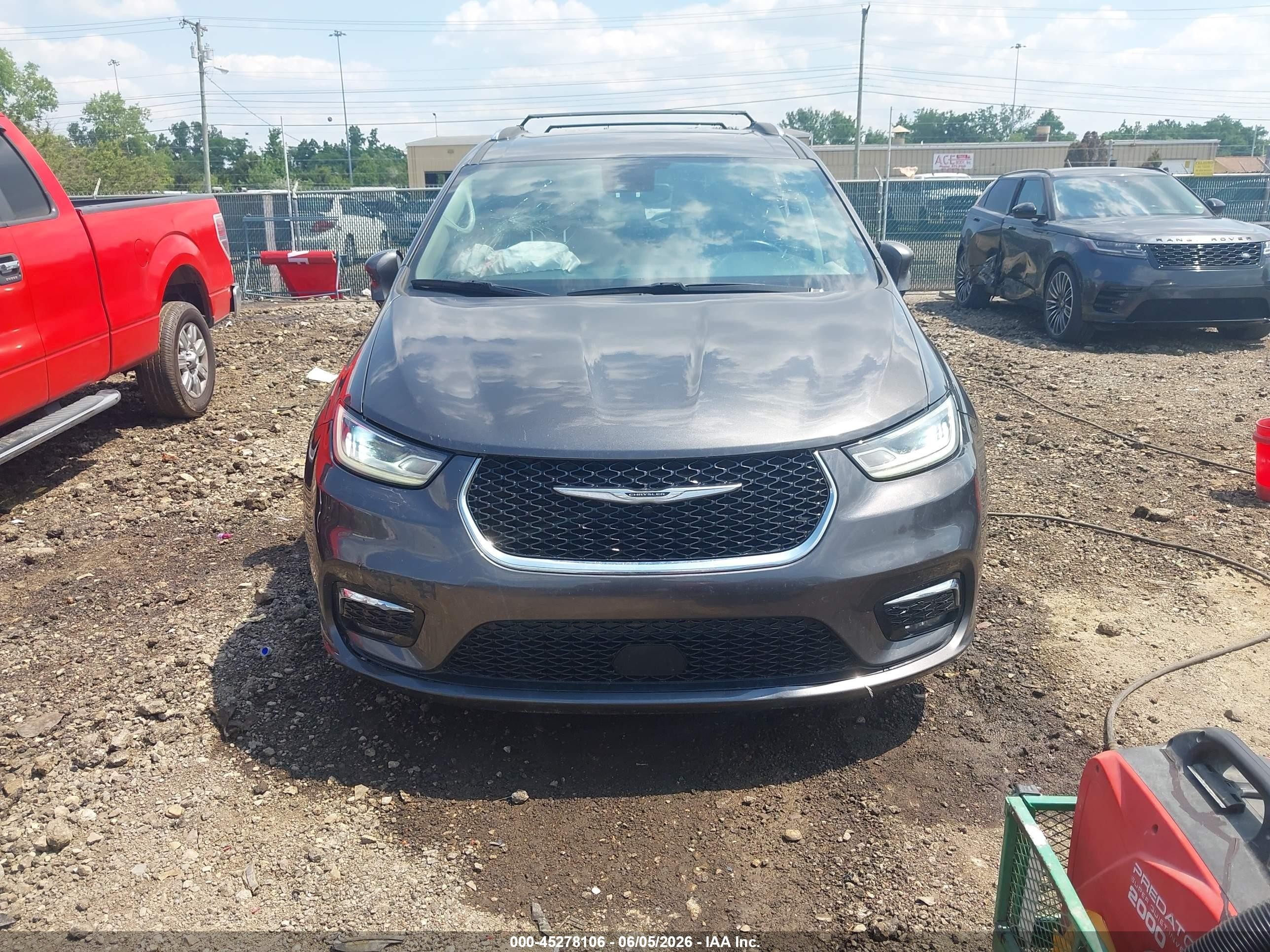 2021 Chrysler Pacifica Touring L Gray vin: 2C4RC1BGXMR524461