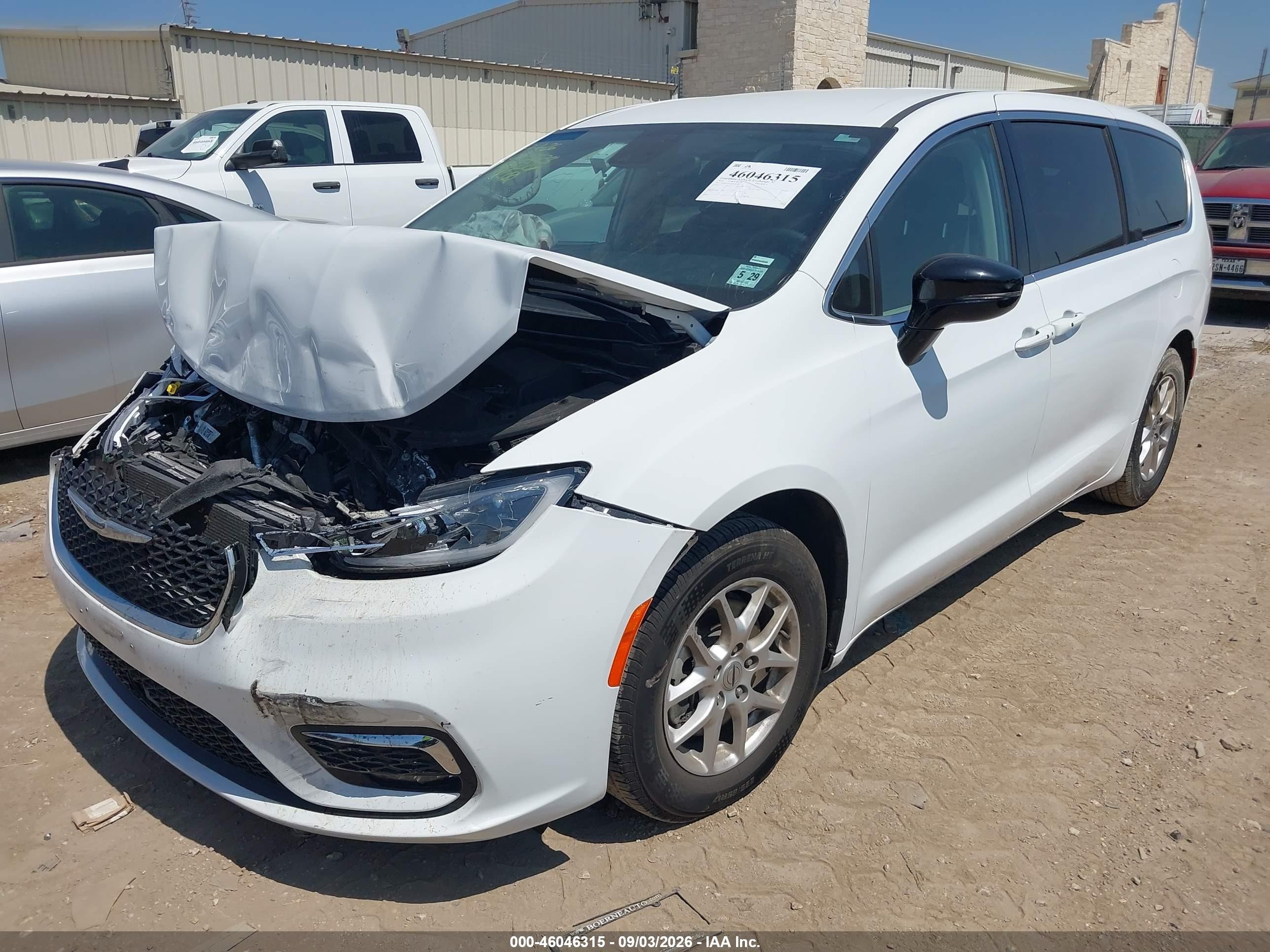 2024 Chrysler Pacifica Touring L White vin: 2C4RC1BGXRR163207