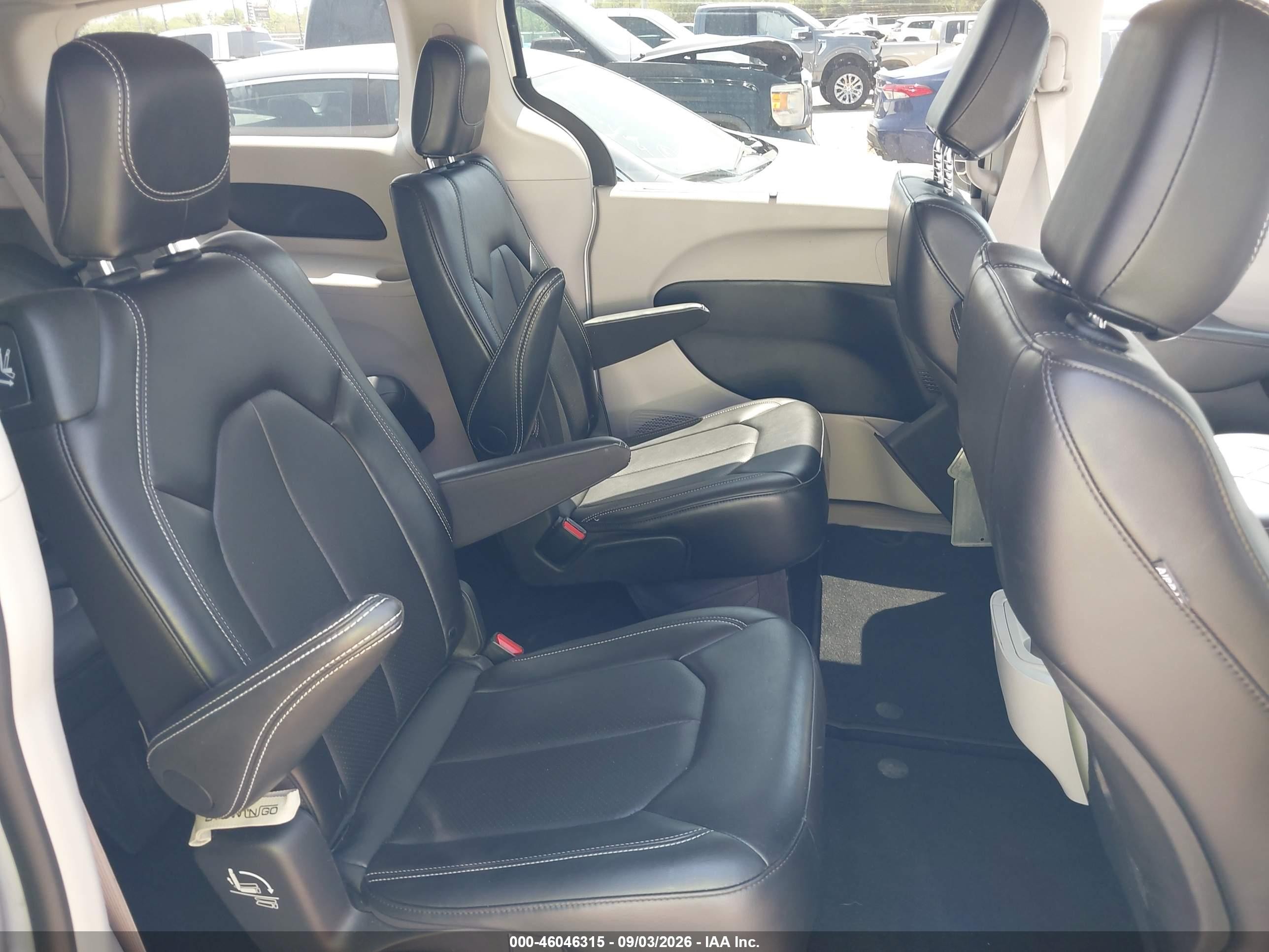 2024 Chrysler Pacifica Touring L White vin: 2C4RC1BGXRR163207