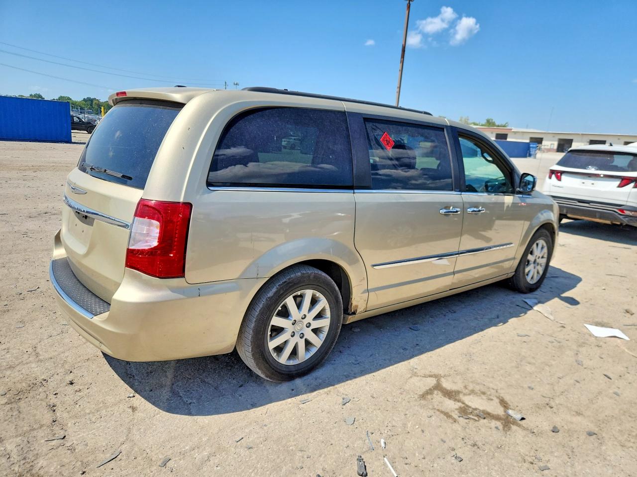 2012 Chrysler Town & Country Touring L Золотой vin: 2C4RC1CG0CR137687