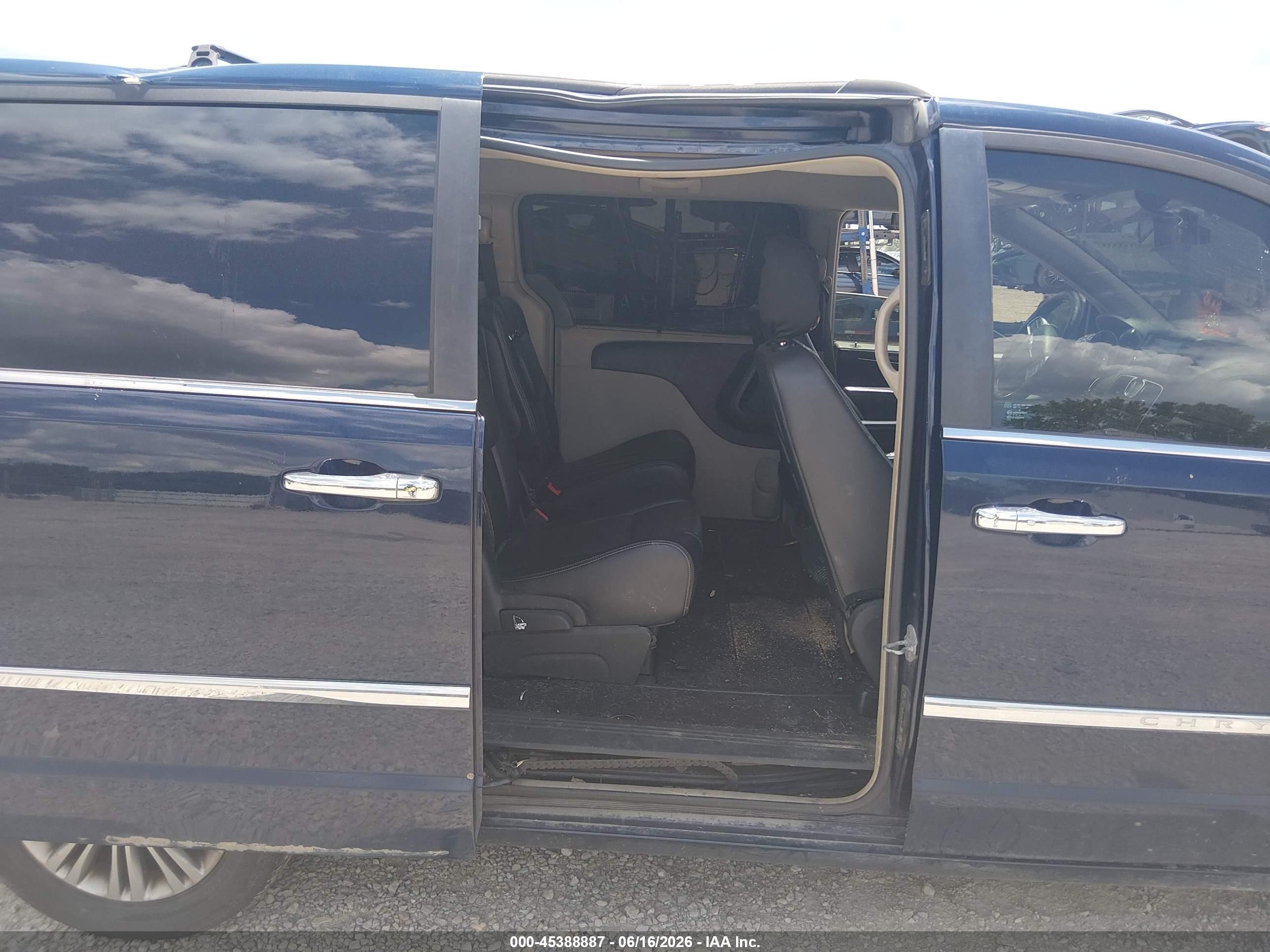 2013 Chrysler Town & Country Touring-l Black vin: 2C4RC1CG0DR512740