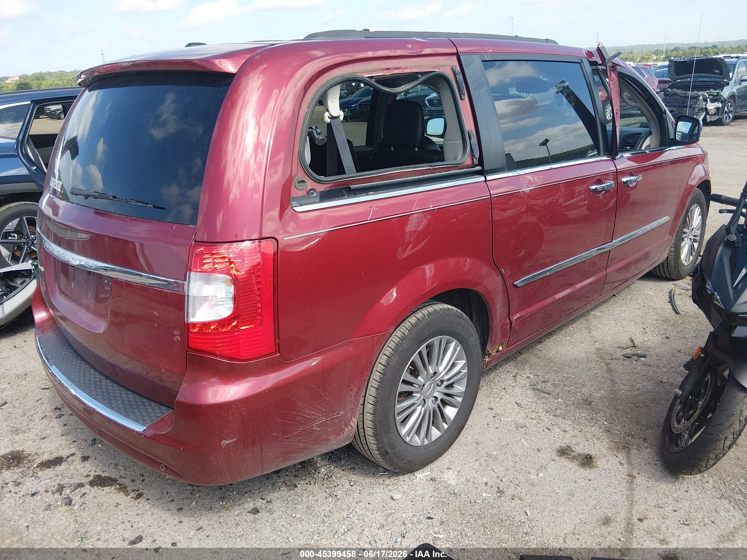 2013 Chrysler Town & Country Touring-l Red vin: 2C4RC1CG0DR531370