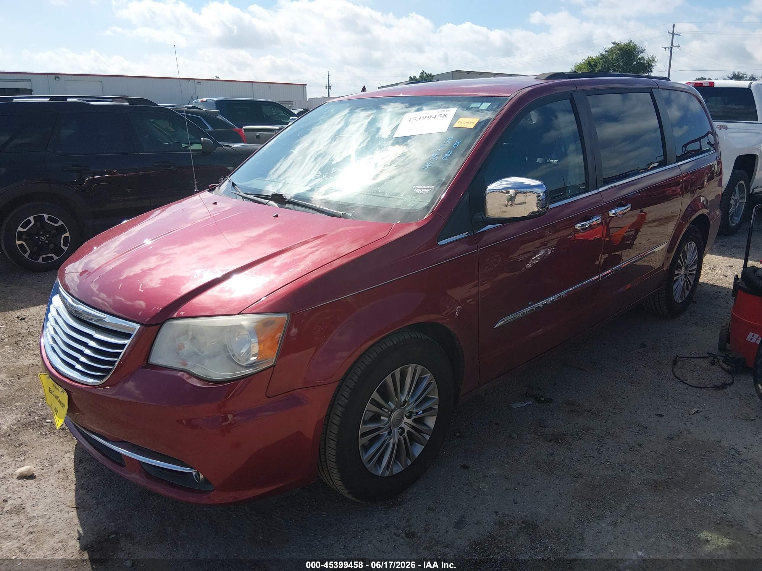 2013 Chrysler Town & Country Touring-l Red vin: 2C4RC1CG0DR531370