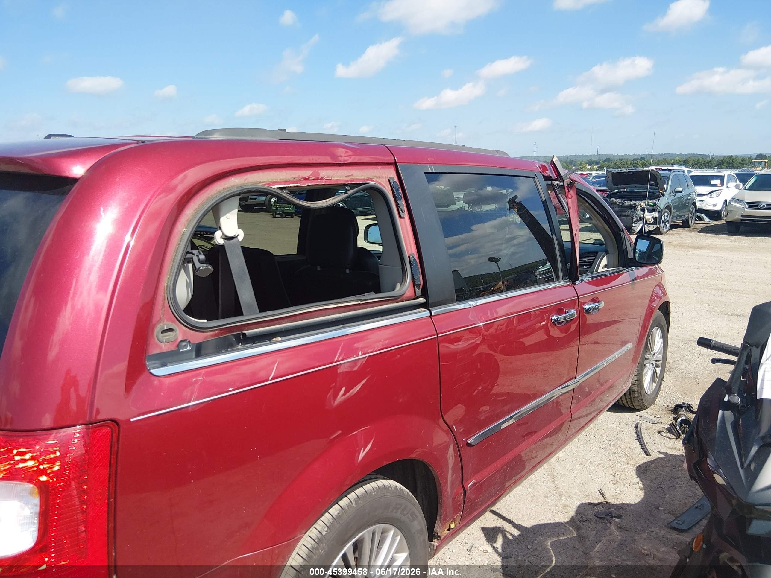 2013 Chrysler Town & Country Touring-l Red vin: 2C4RC1CG0DR531370
