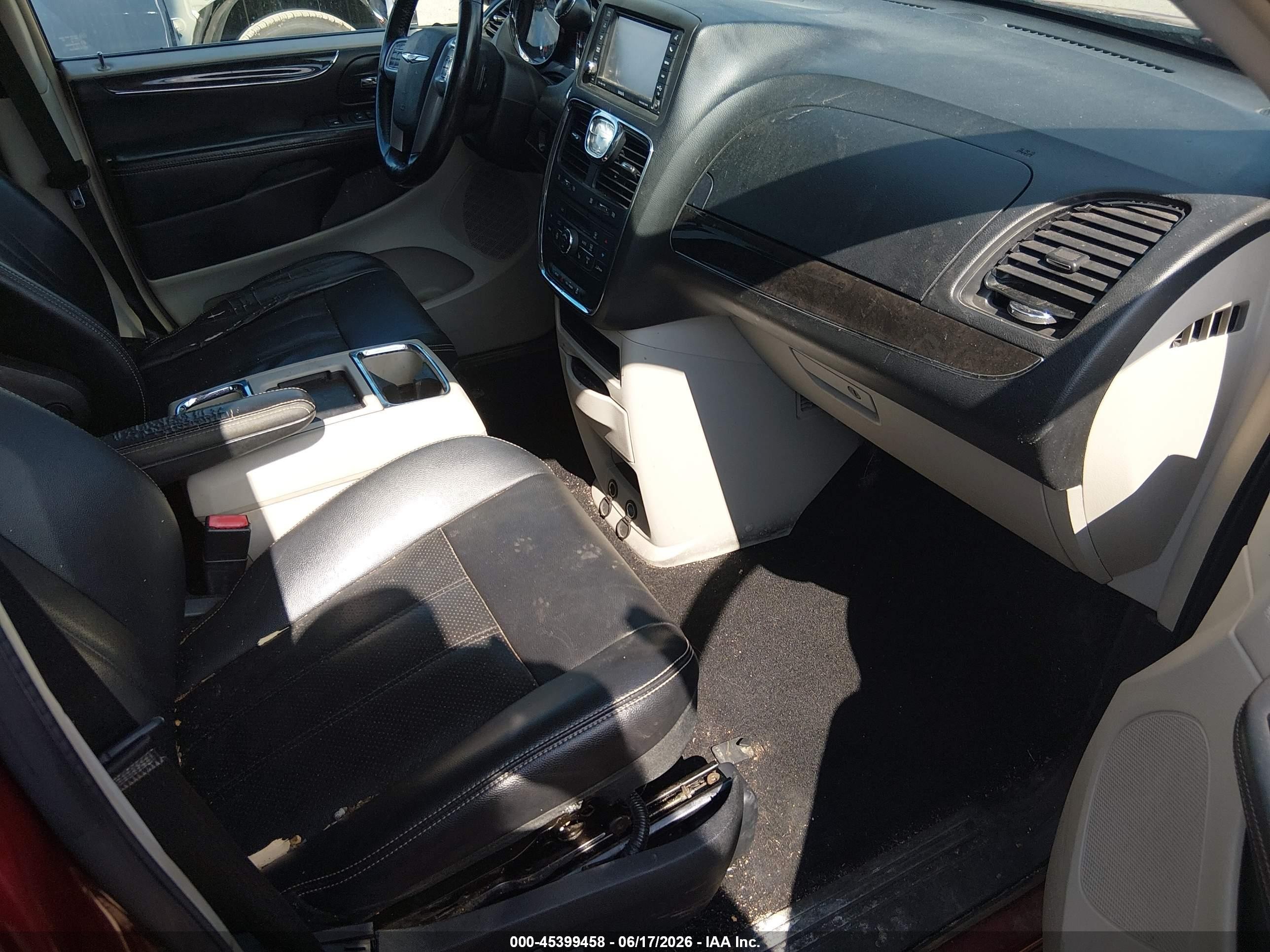 2013 Chrysler Town & Country Touring-l Red vin: 2C4RC1CG0DR531370