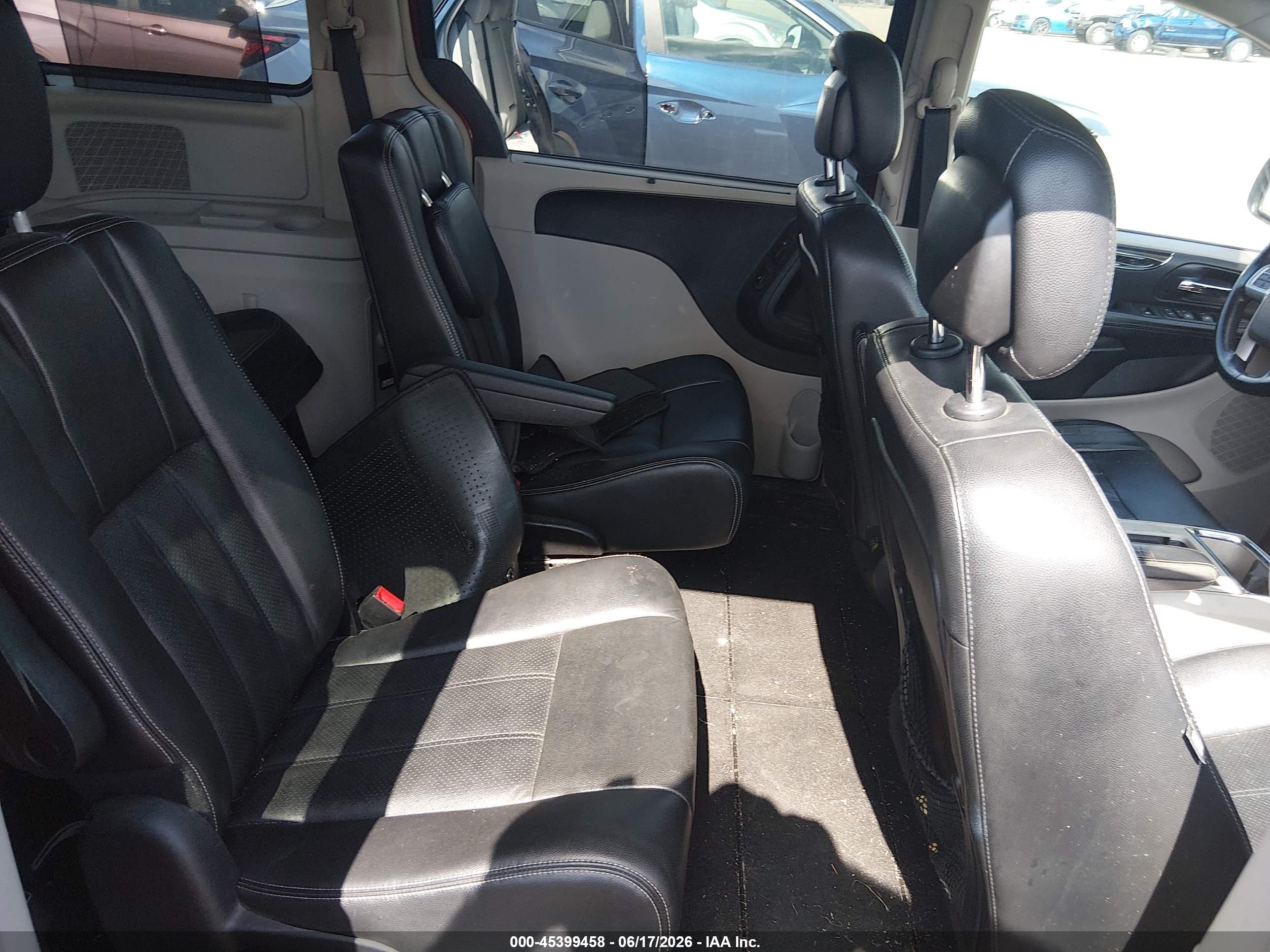 2013 Chrysler Town & Country Touring-l Red vin: 2C4RC1CG0DR531370
