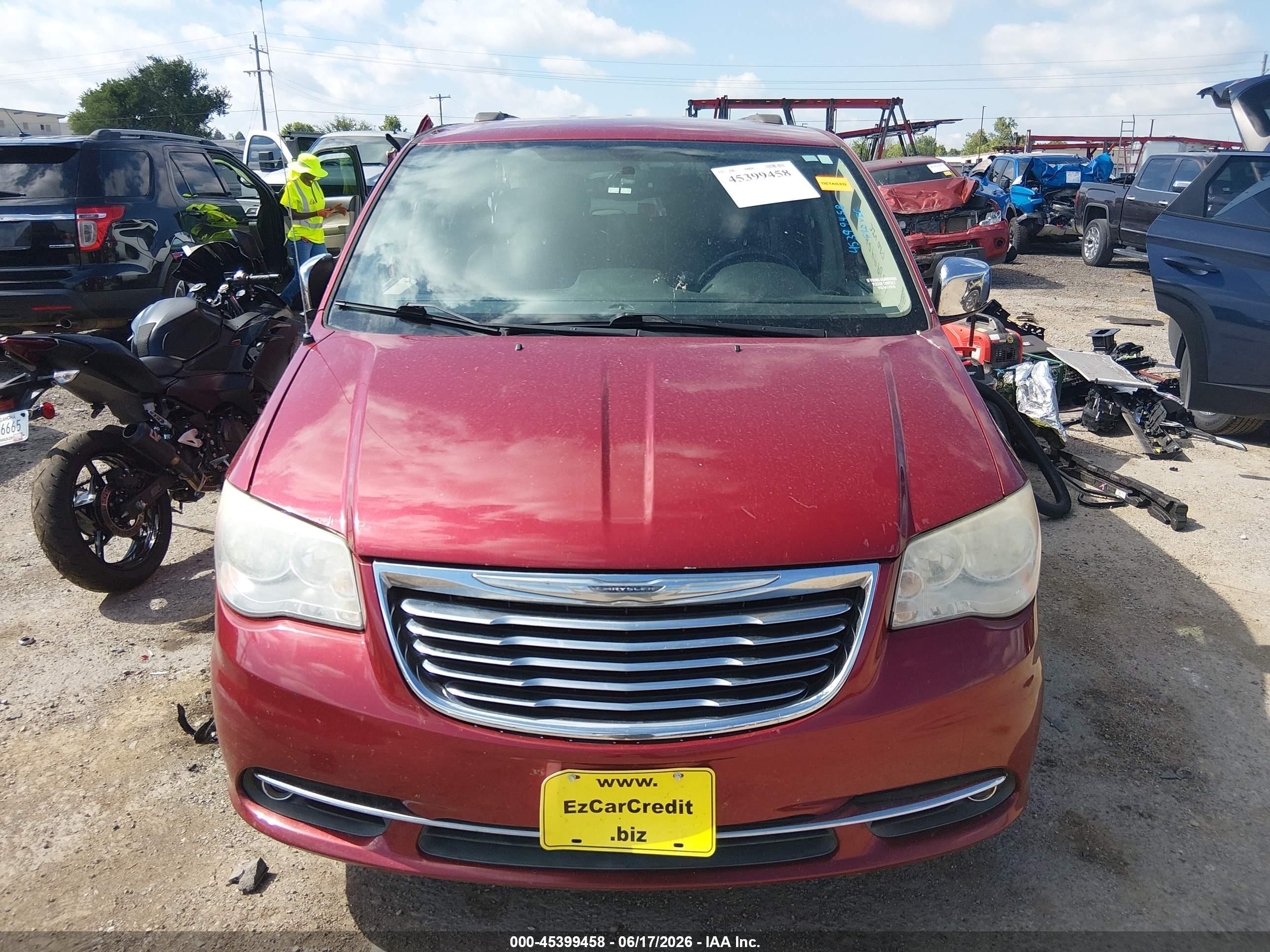 2013 Chrysler Town & Country Touring-l Red vin: 2C4RC1CG0DR531370