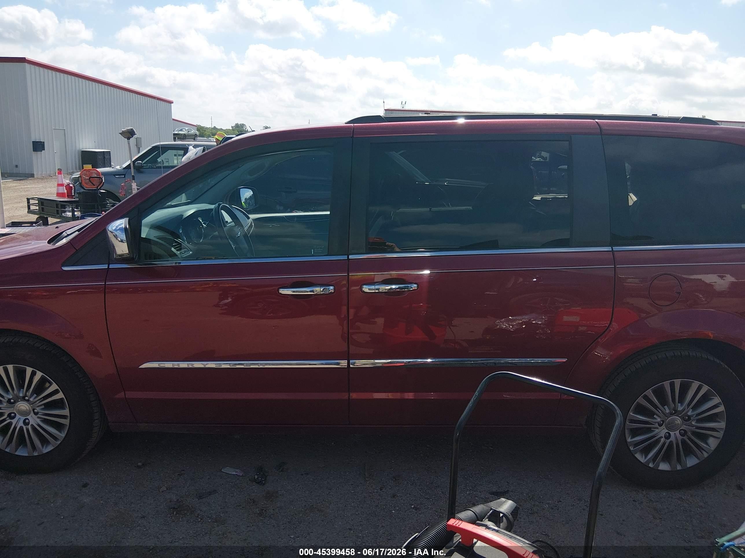 2013 Chrysler Town & Country Touring-l Red vin: 2C4RC1CG0DR531370