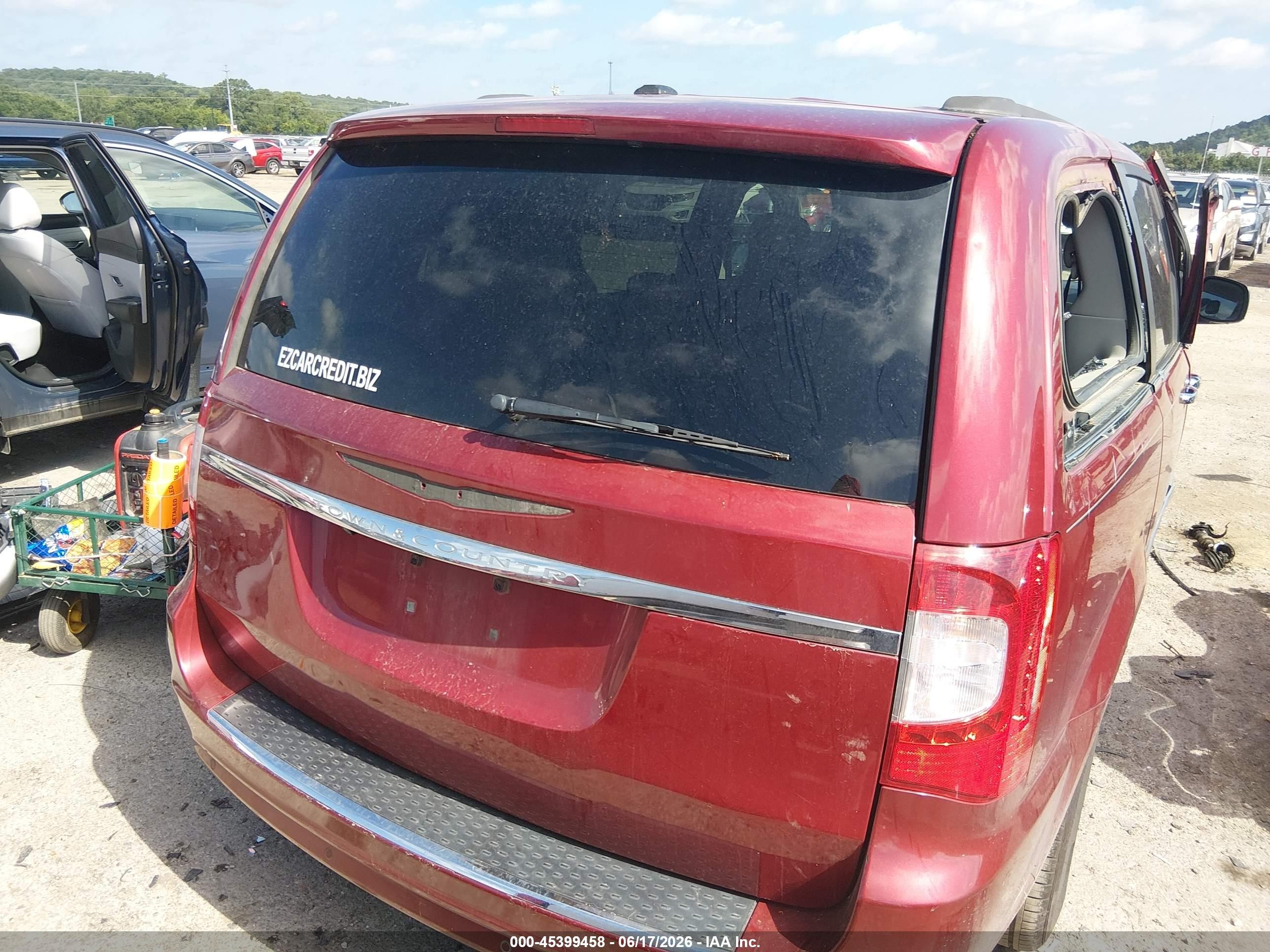 2013 Chrysler Town & Country Touring-l Red vin: 2C4RC1CG0DR531370
