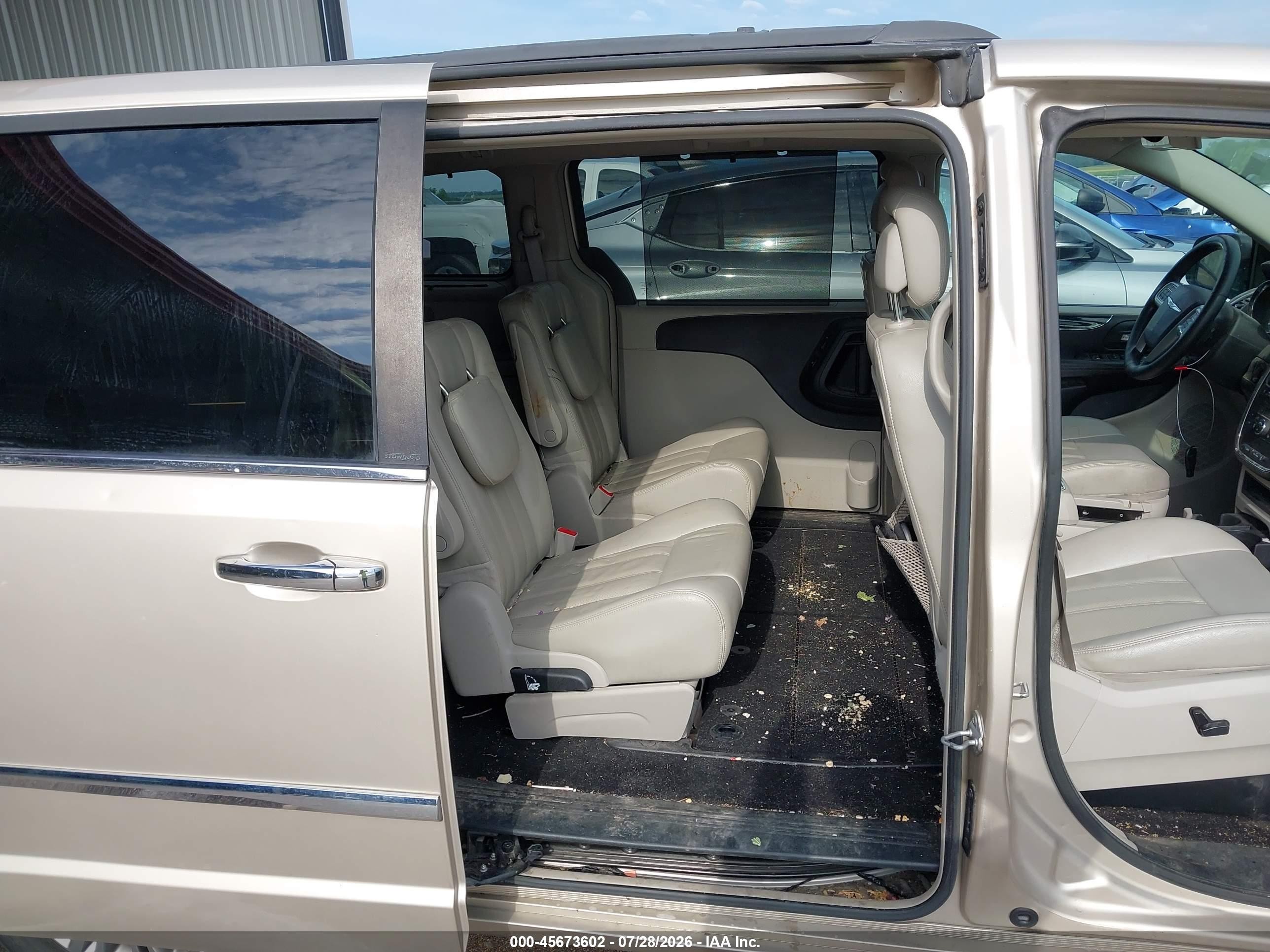 2013 Chrysler Town & Country Touring-l Gold vin: 2C4RC1CG0DR535399