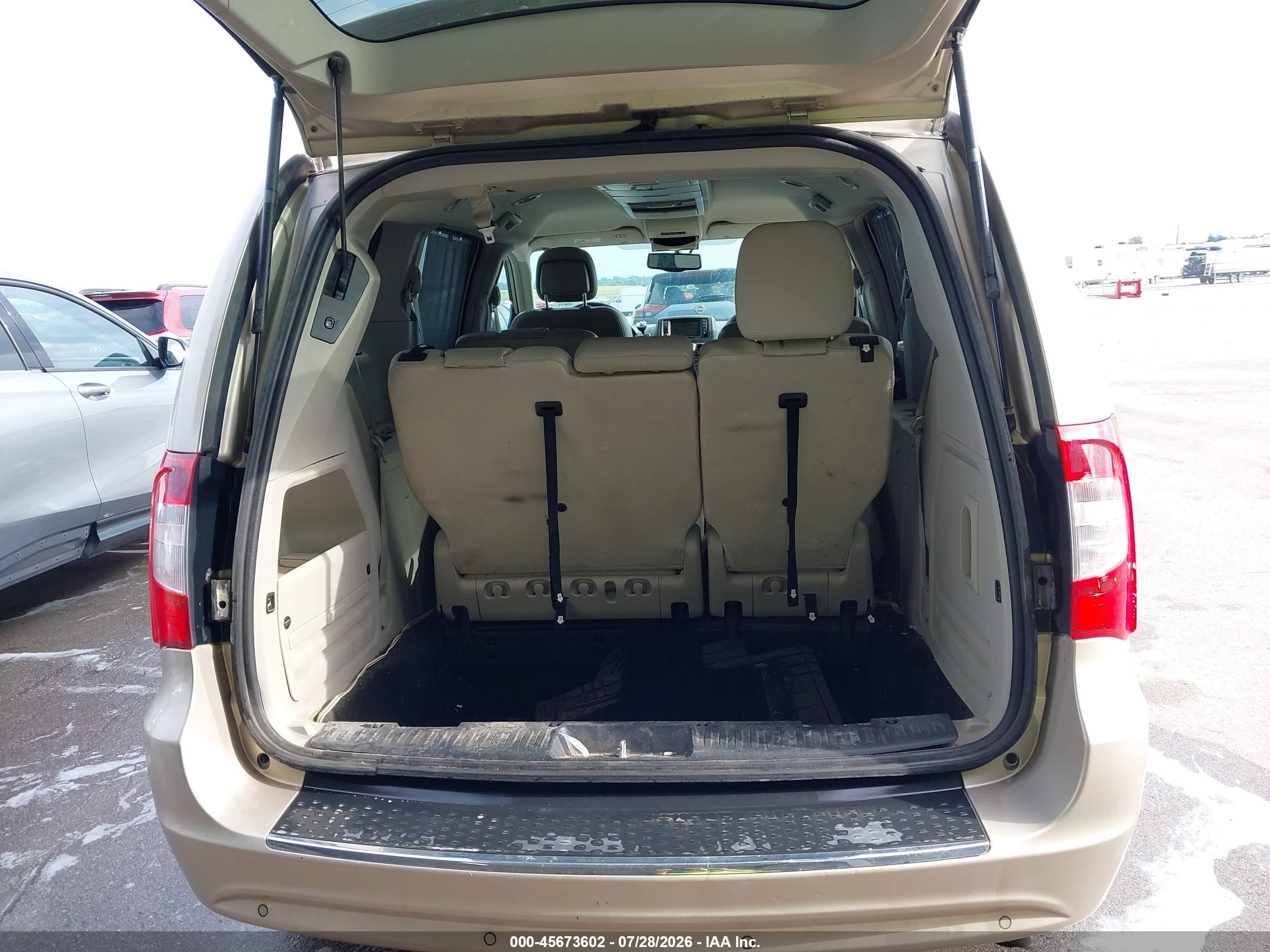 2013 Chrysler Town & Country Touring-l Gold vin: 2C4RC1CG0DR535399