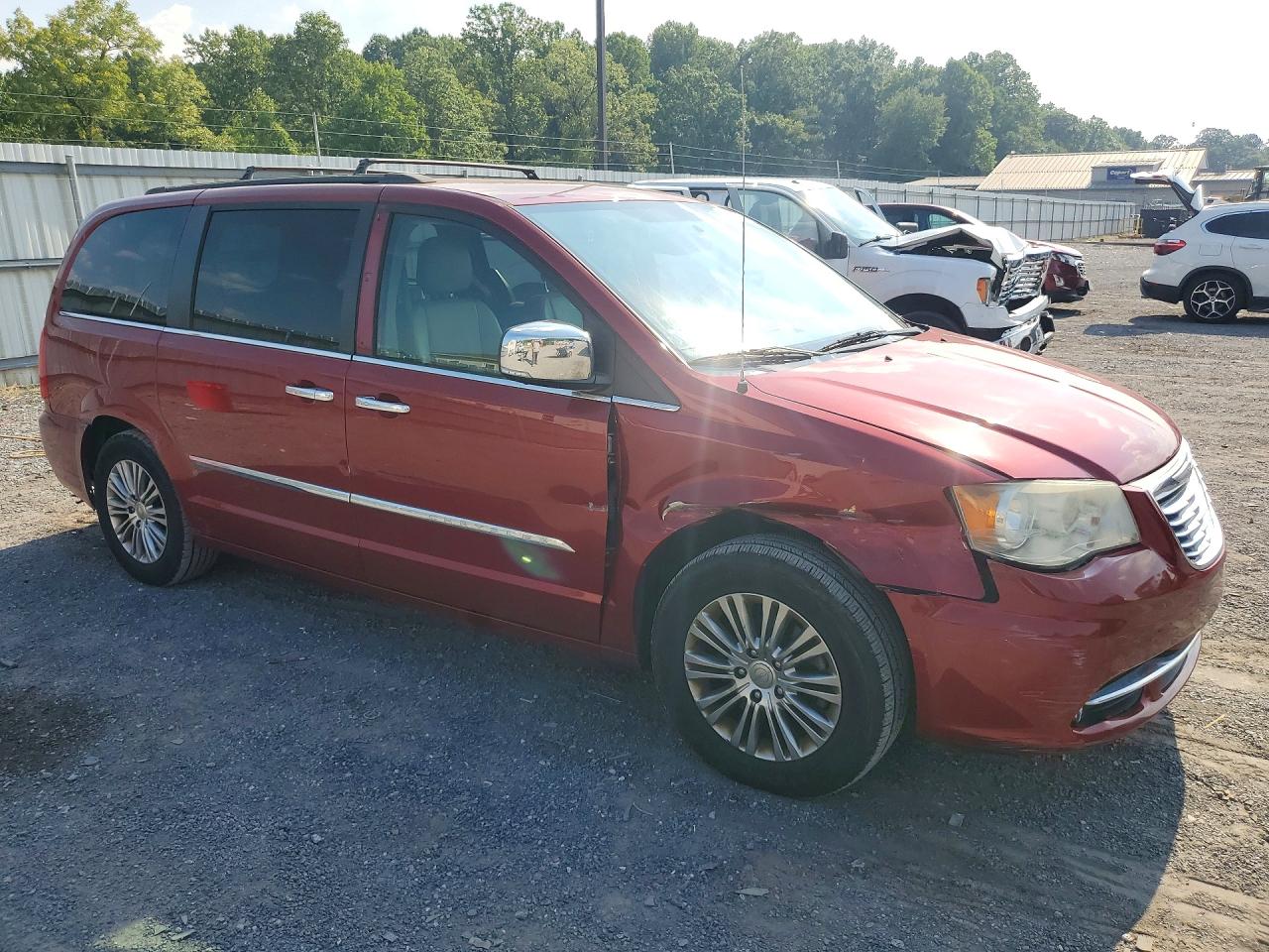 2013 Chrysler Town & Country Touring L Red vin: 2C4RC1CG0DR565955