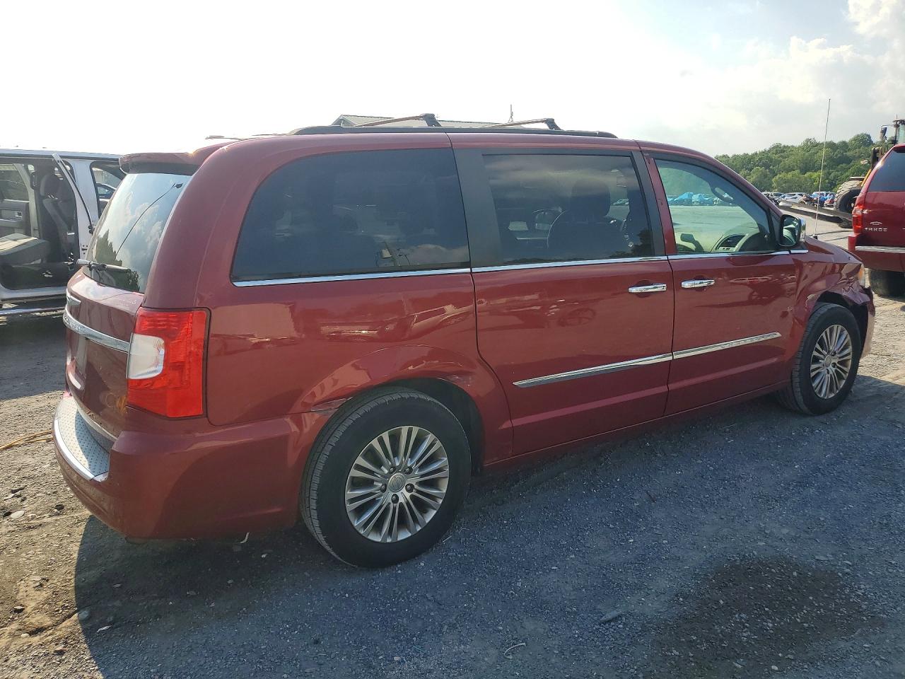 2013 Chrysler Town & Country Touring L Red vin: 2C4RC1CG0DR565955