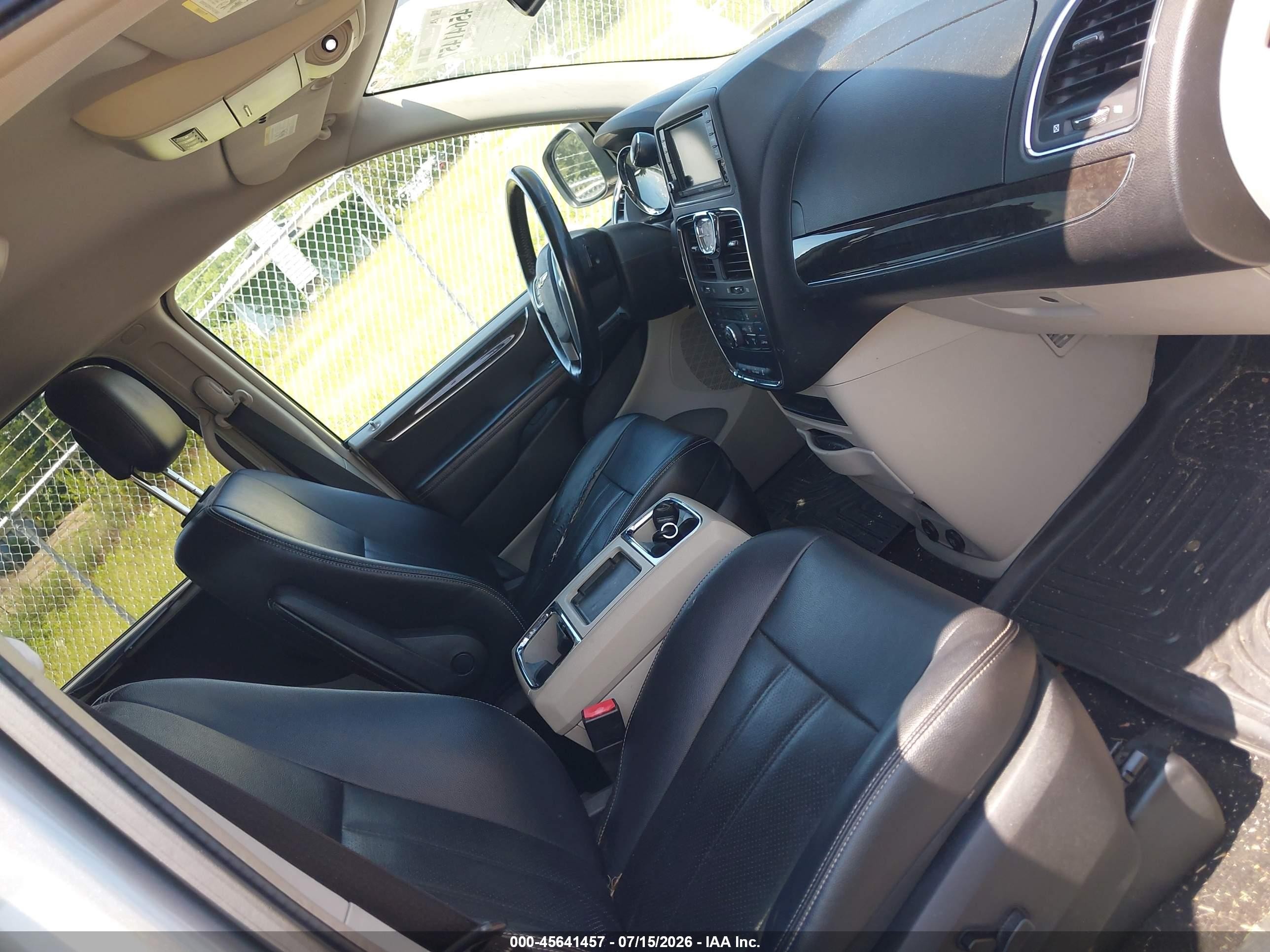 2013 Chrysler Town & Country Touring-l Silver vin: 2C4RC1CG0DR590130