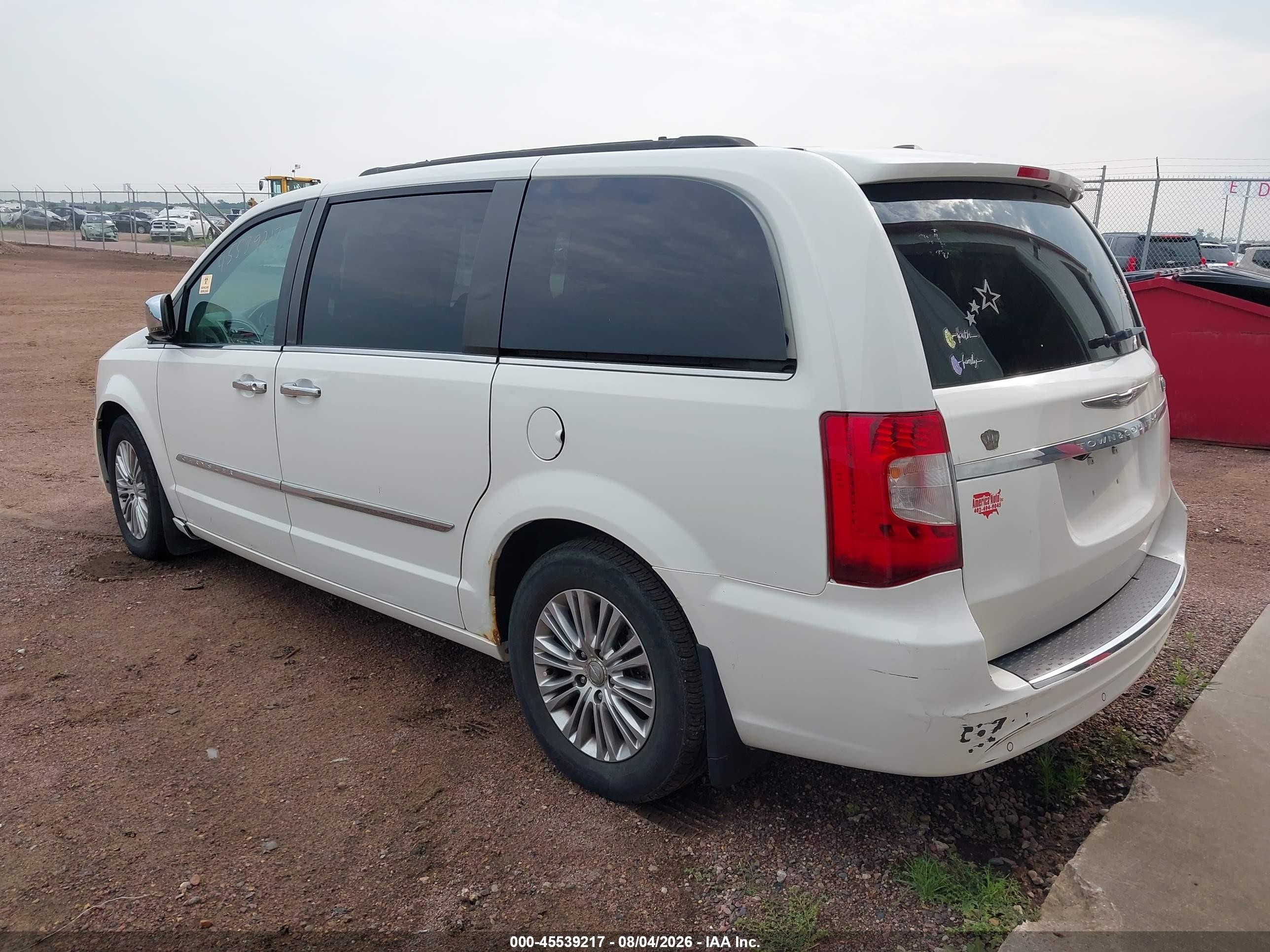 2013 Chrysler Town & Country Touring-l White vin: 2C4RC1CG0DR590175
