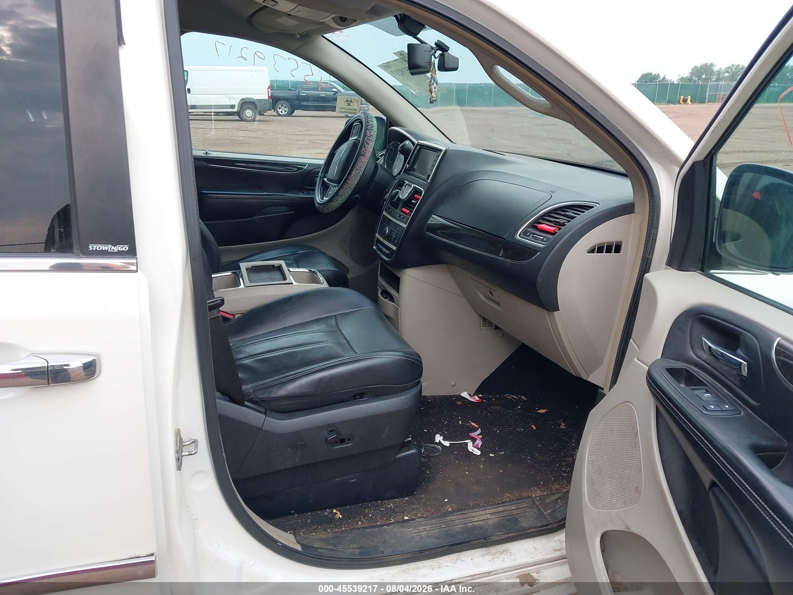 2013 Chrysler Town & Country Touring-l White vin: 2C4RC1CG0DR590175