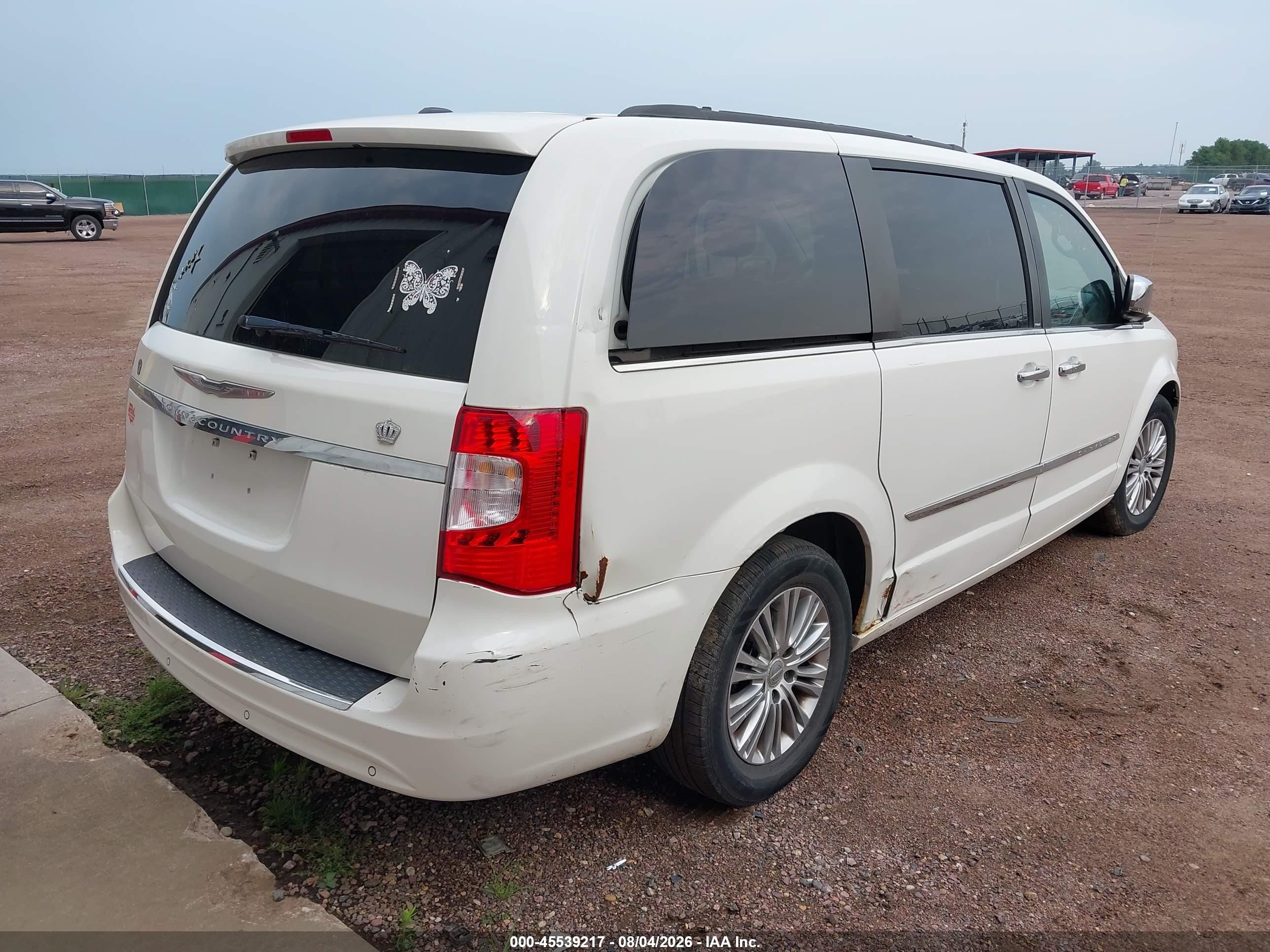 2013 Chrysler Town & Country Touring-l White vin: 2C4RC1CG0DR590175