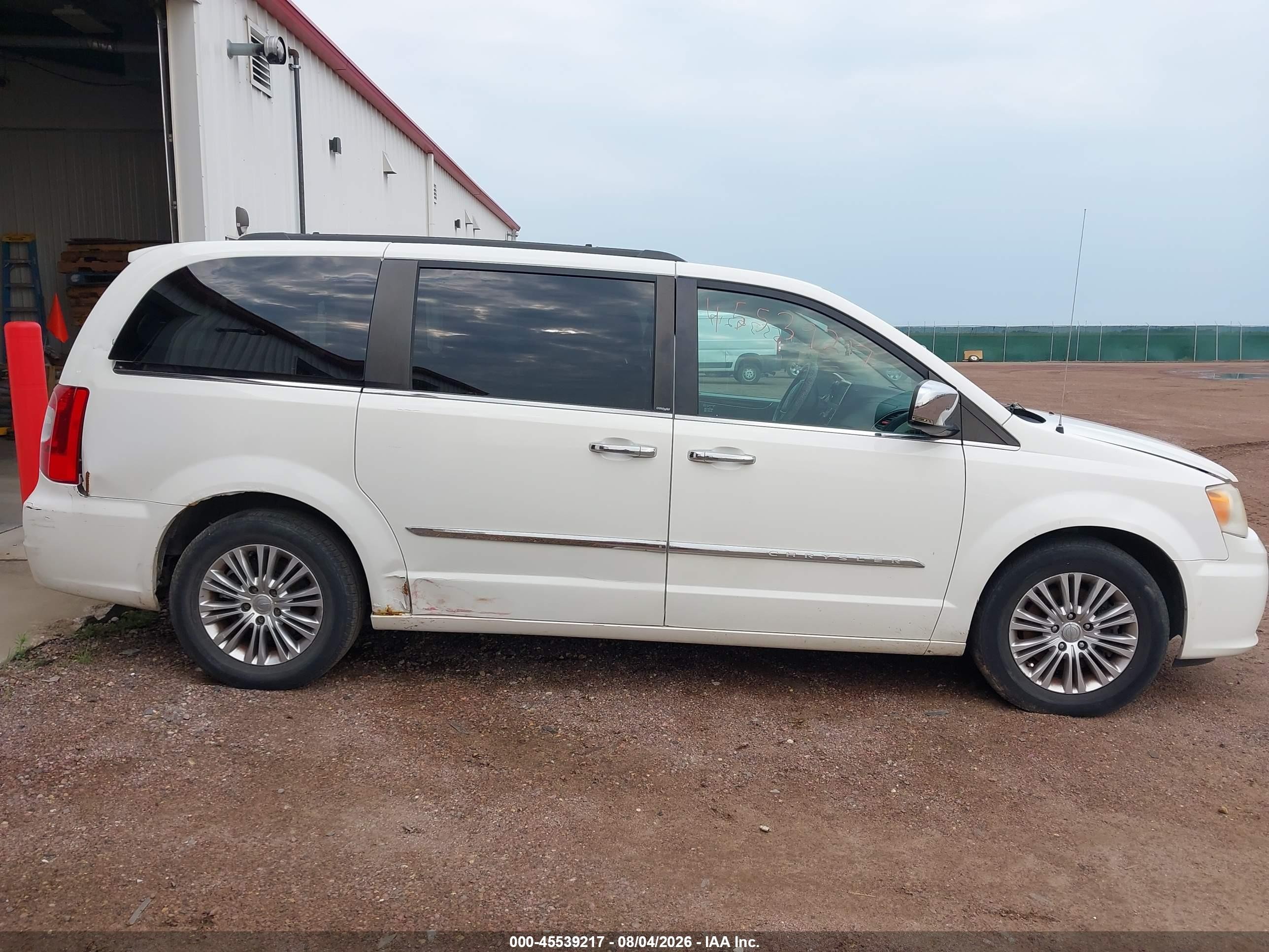 2013 Chrysler Town & Country Touring-l White vin: 2C4RC1CG0DR590175