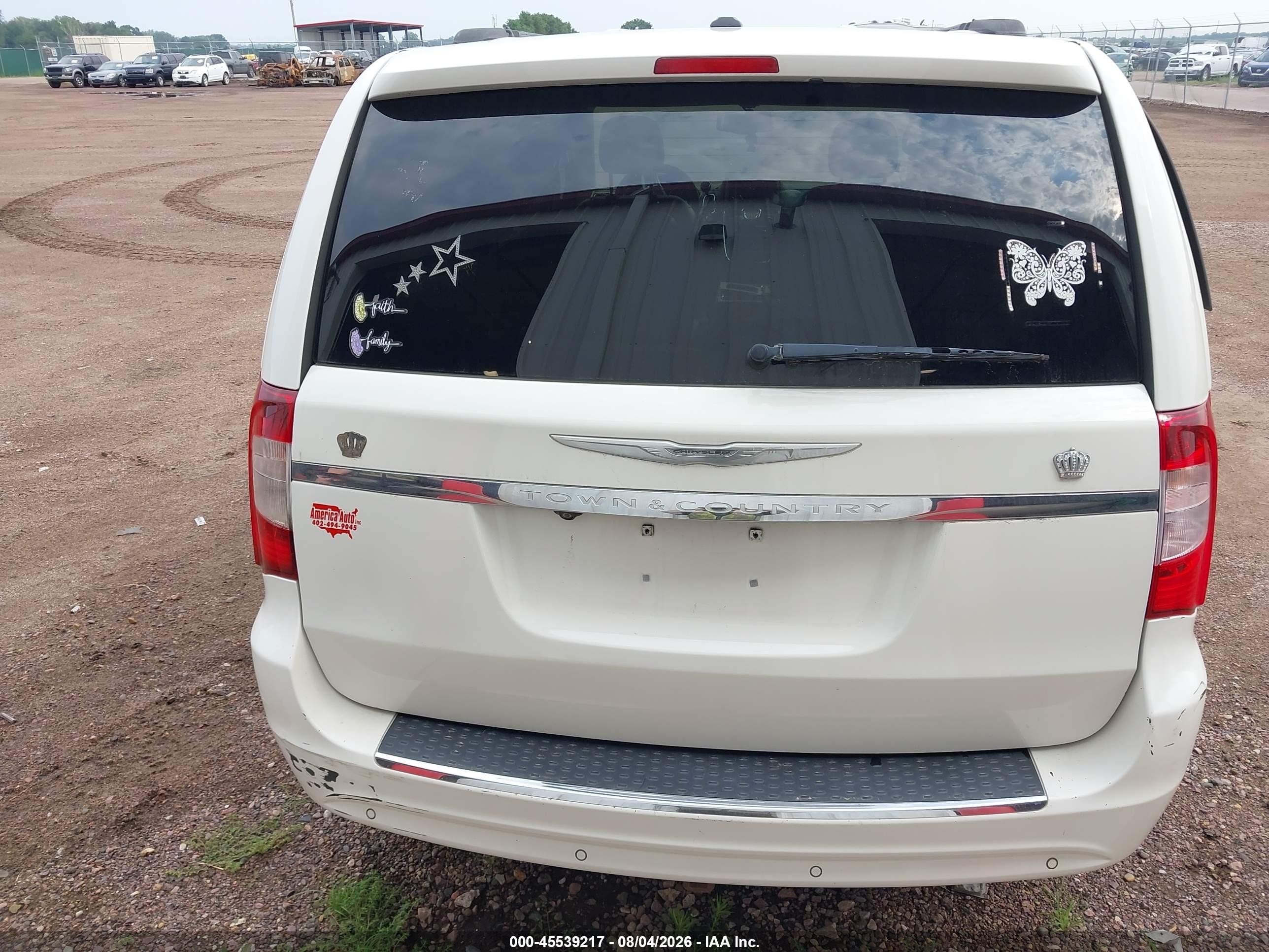 2013 Chrysler Town & Country Touring-l White vin: 2C4RC1CG0DR590175