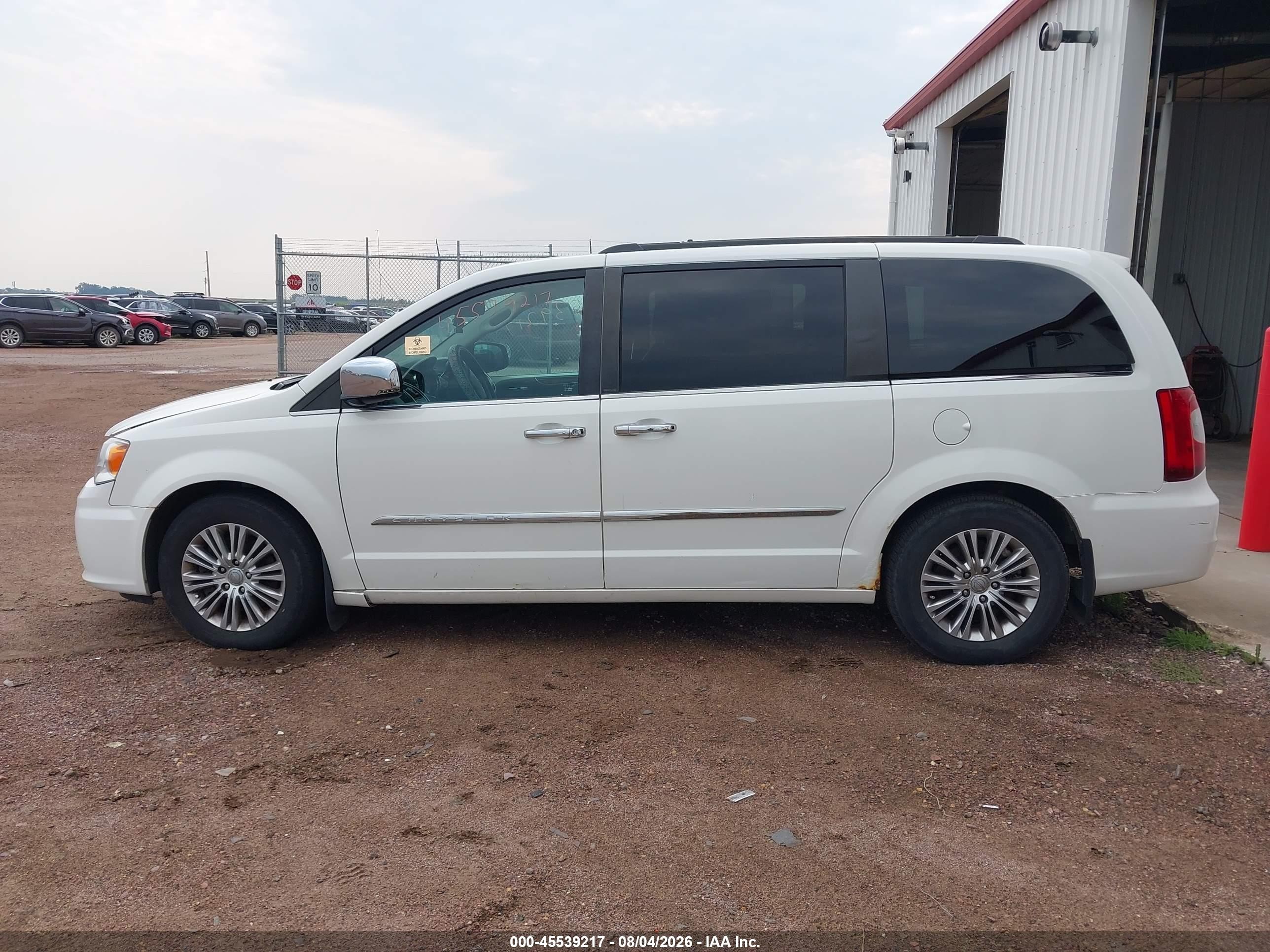 2013 Chrysler Town & Country Touring-l White vin: 2C4RC1CG0DR590175