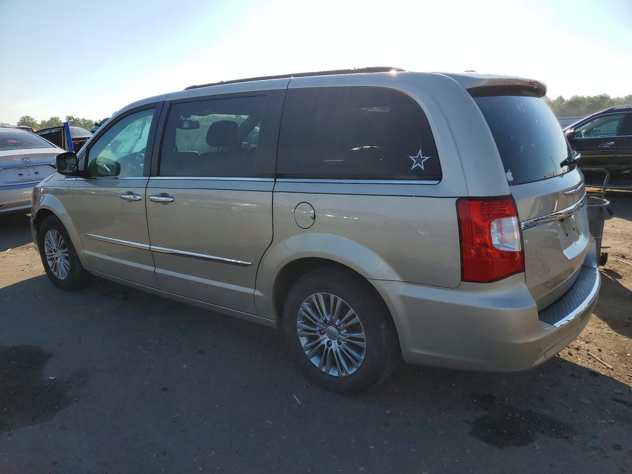 2013 Chrysler Town & Country Touring L Gold vin: 2C4RC1CG0DR614815