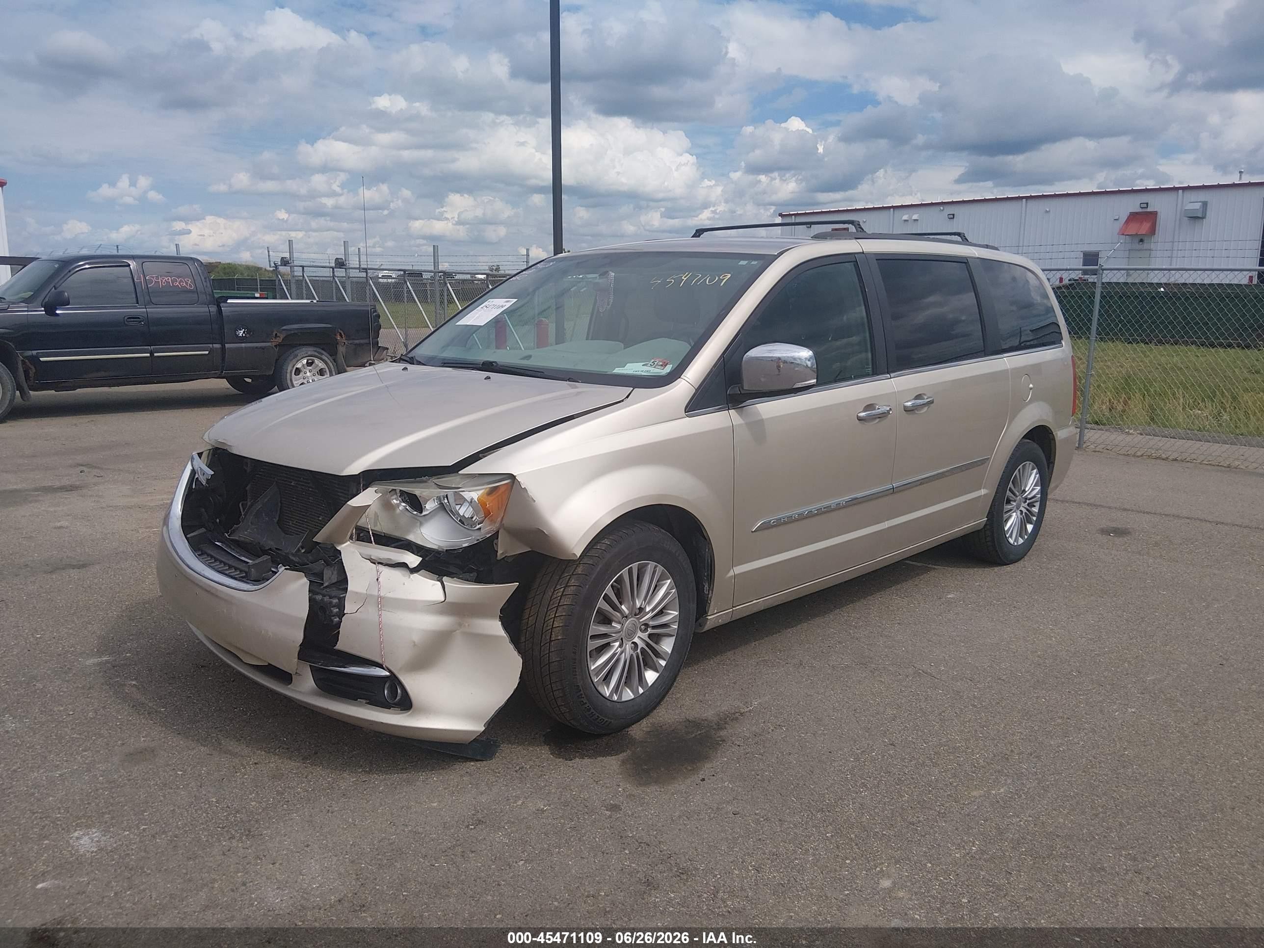 2013 Chrysler Town & Country Touring-l Gold vin: 2C4RC1CG0DR616080