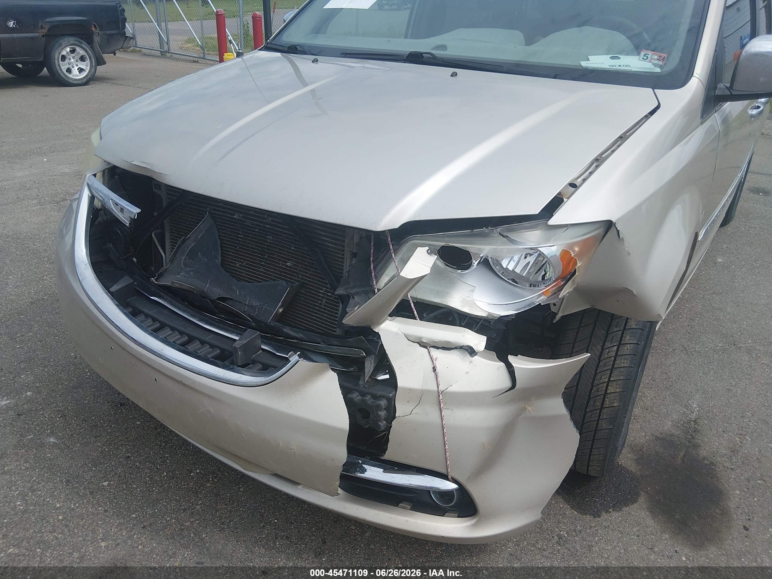 2013 Chrysler Town & Country Touring-l Gold vin: 2C4RC1CG0DR616080