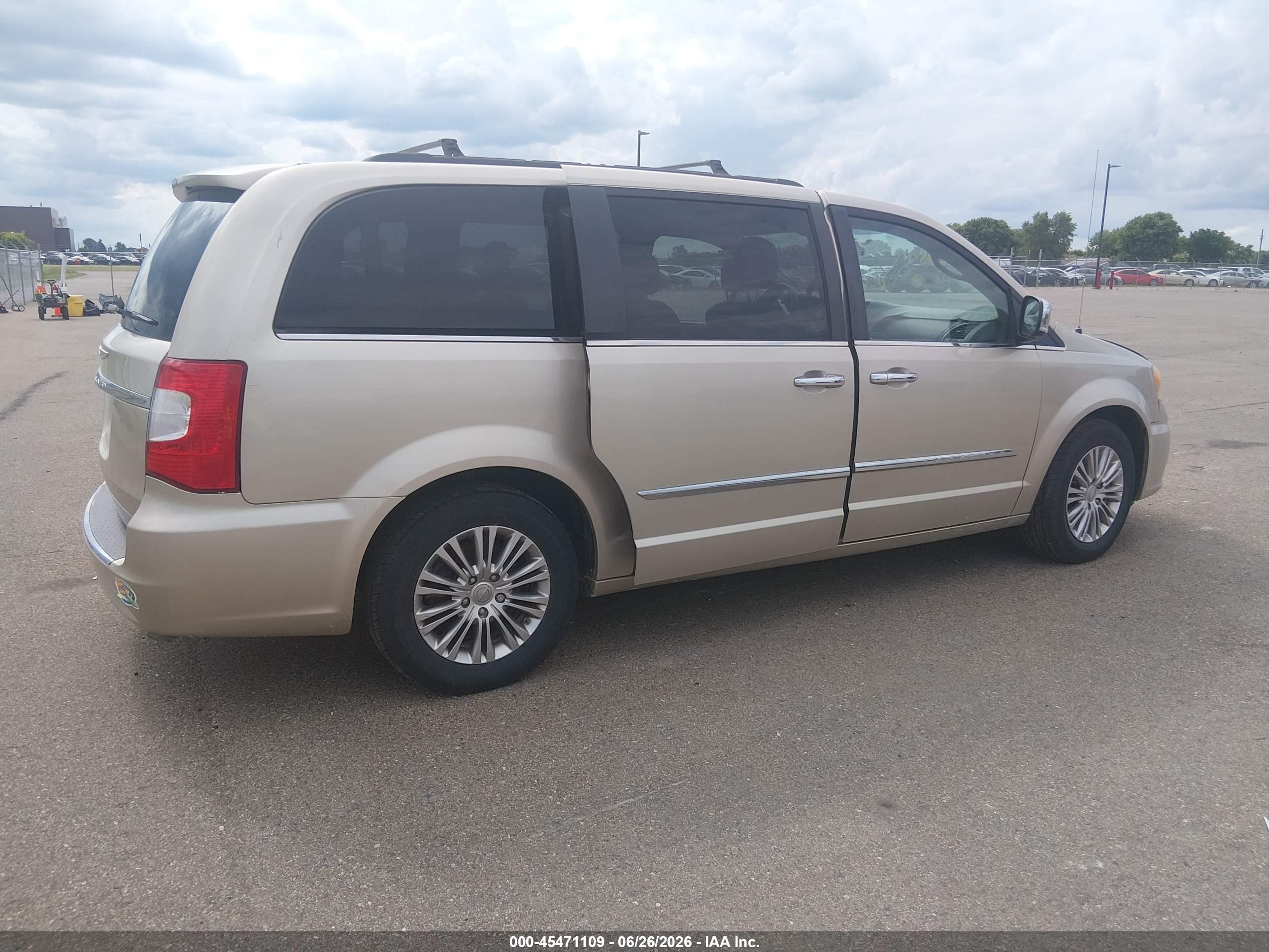 2013 Chrysler Town & Country Touring-l Gold vin: 2C4RC1CG0DR616080
