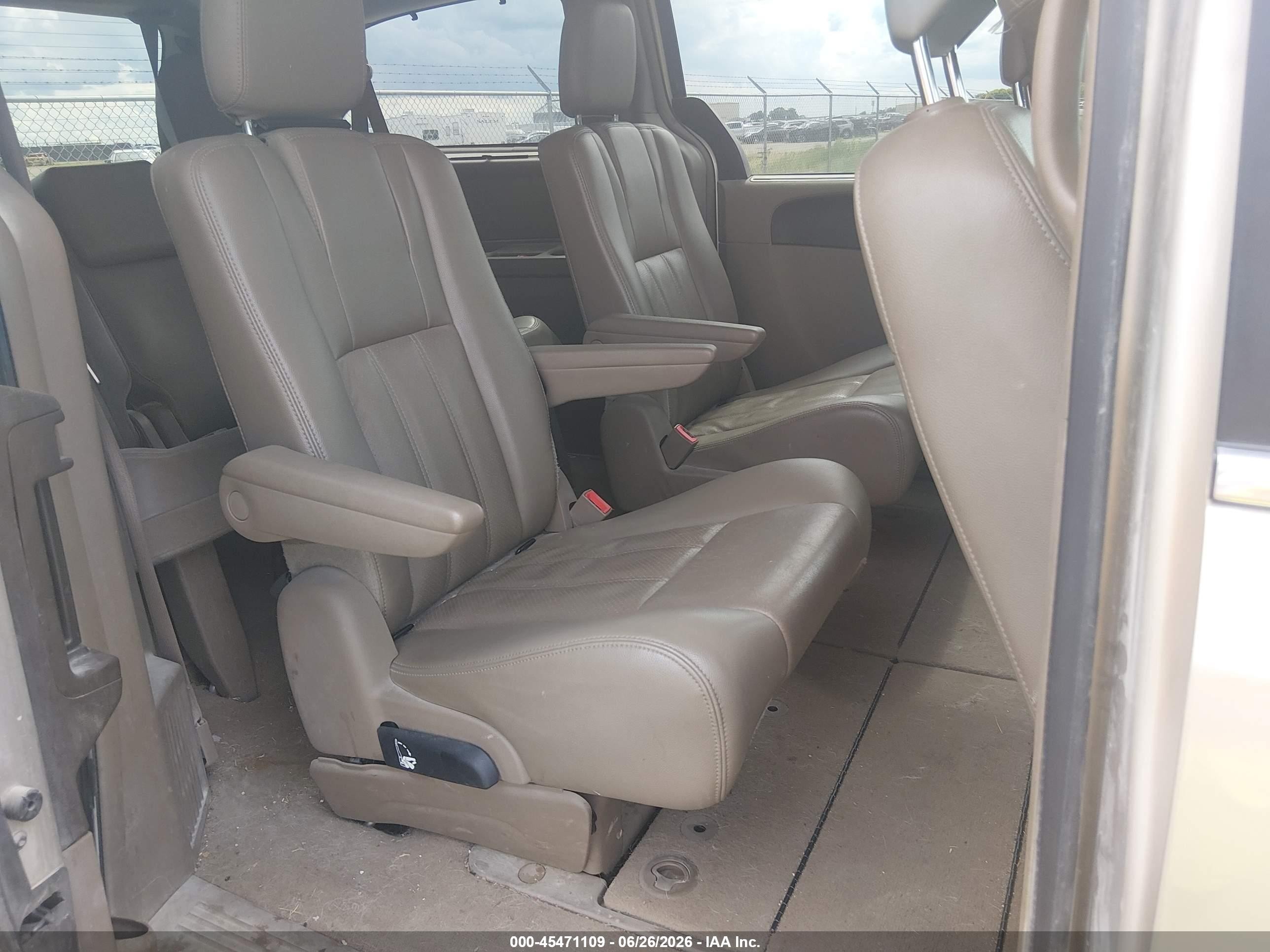 2013 Chrysler Town & Country Touring-l Gold vin: 2C4RC1CG0DR616080