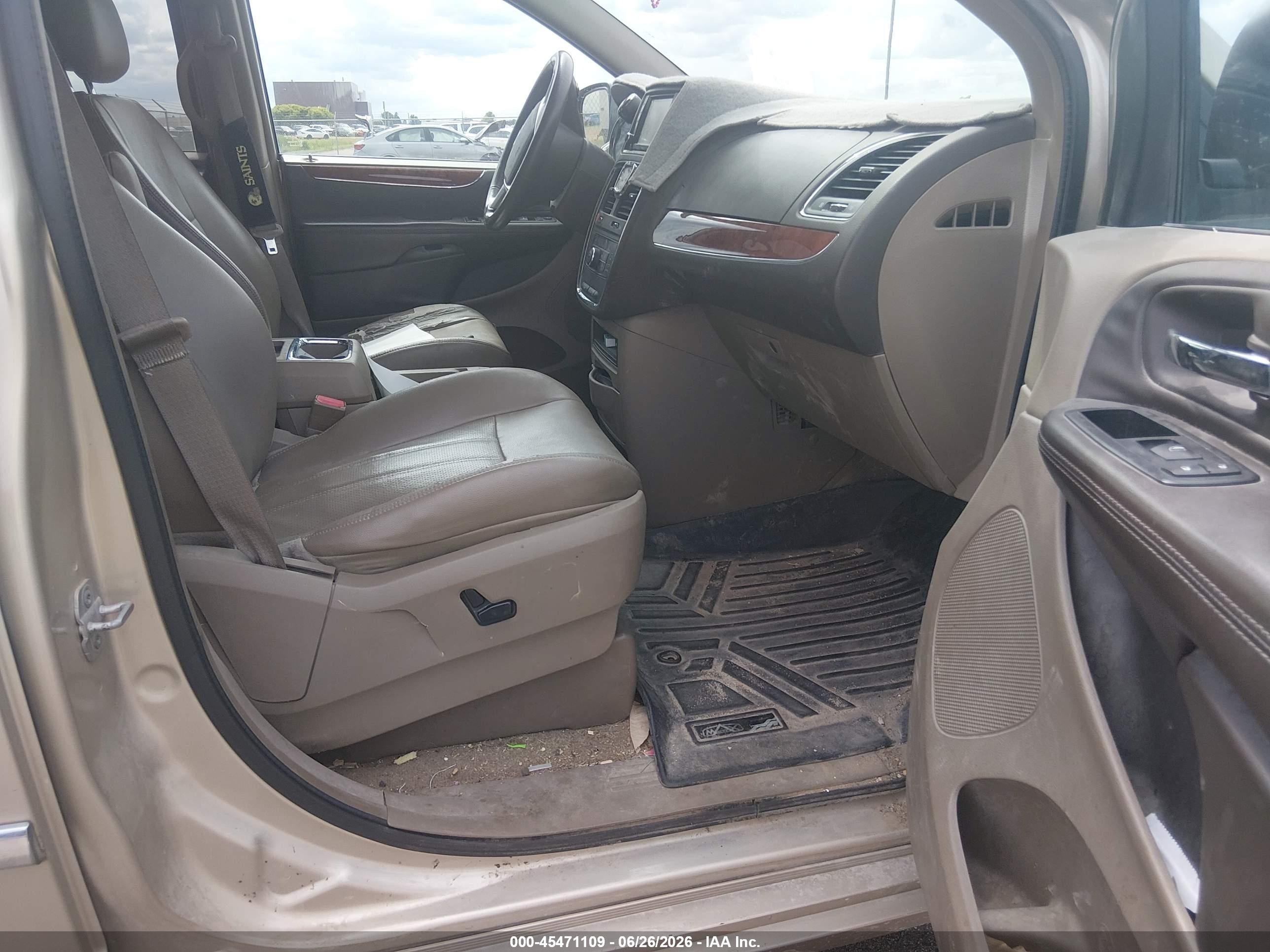2013 Chrysler Town & Country Touring-l Gold vin: 2C4RC1CG0DR616080