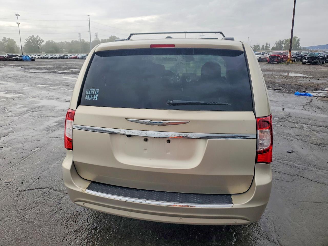 2013 Chrysler Town & Country Touring L Желто-коричневый vin: 2C4RC1CG0DR645921