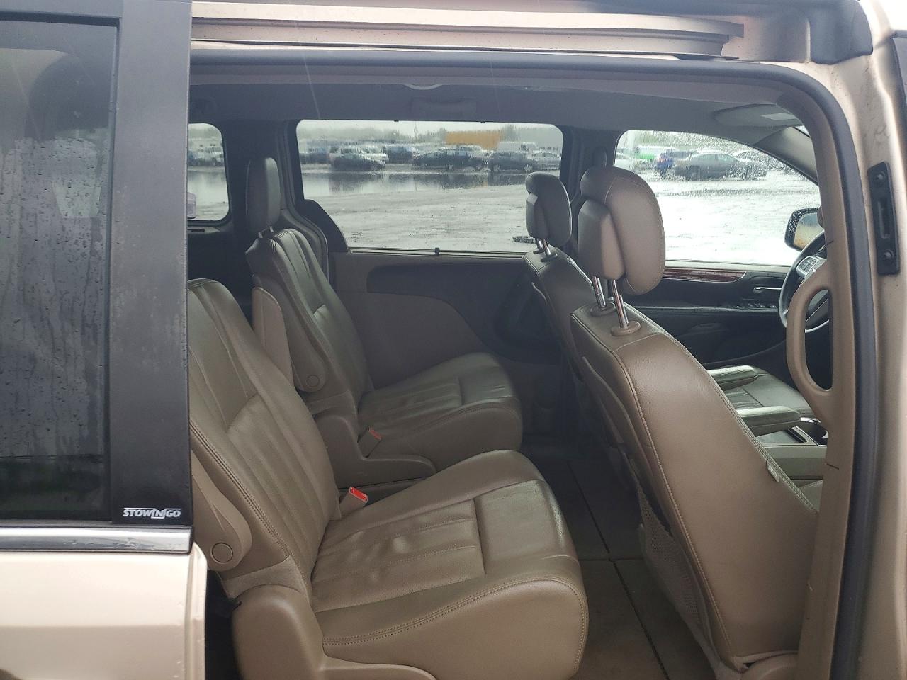 2013 Chrysler Town & Country Touring L Желто-коричневый vin: 2C4RC1CG0DR645921