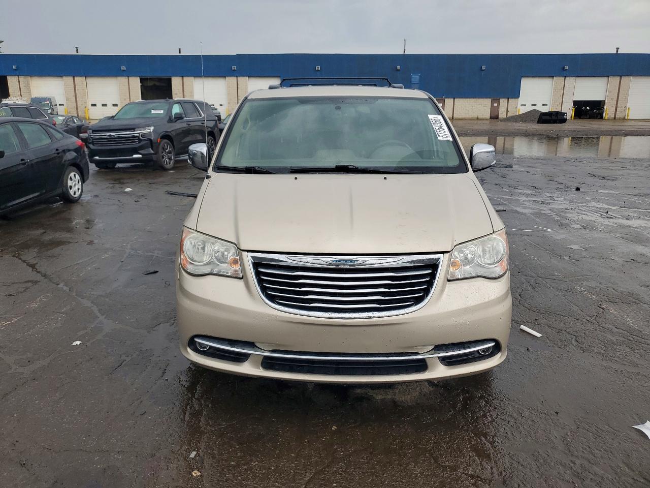 2013 Chrysler Town & Country Touring L Желто-коричневый vin: 2C4RC1CG0DR645921