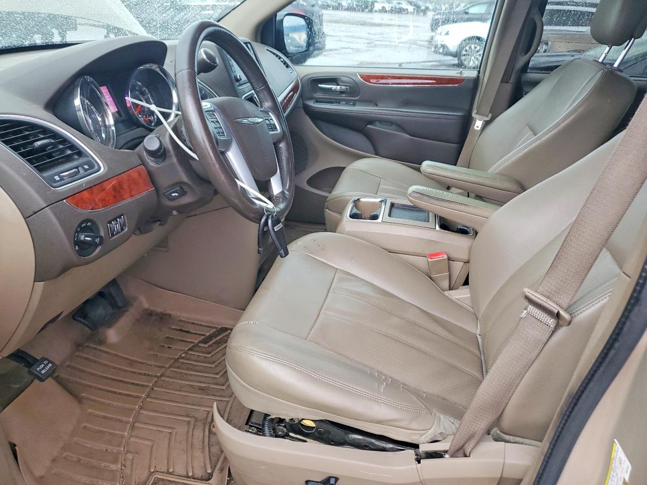 2013 Chrysler Town & Country Touring L Желто-коричневый vin: 2C4RC1CG0DR645921