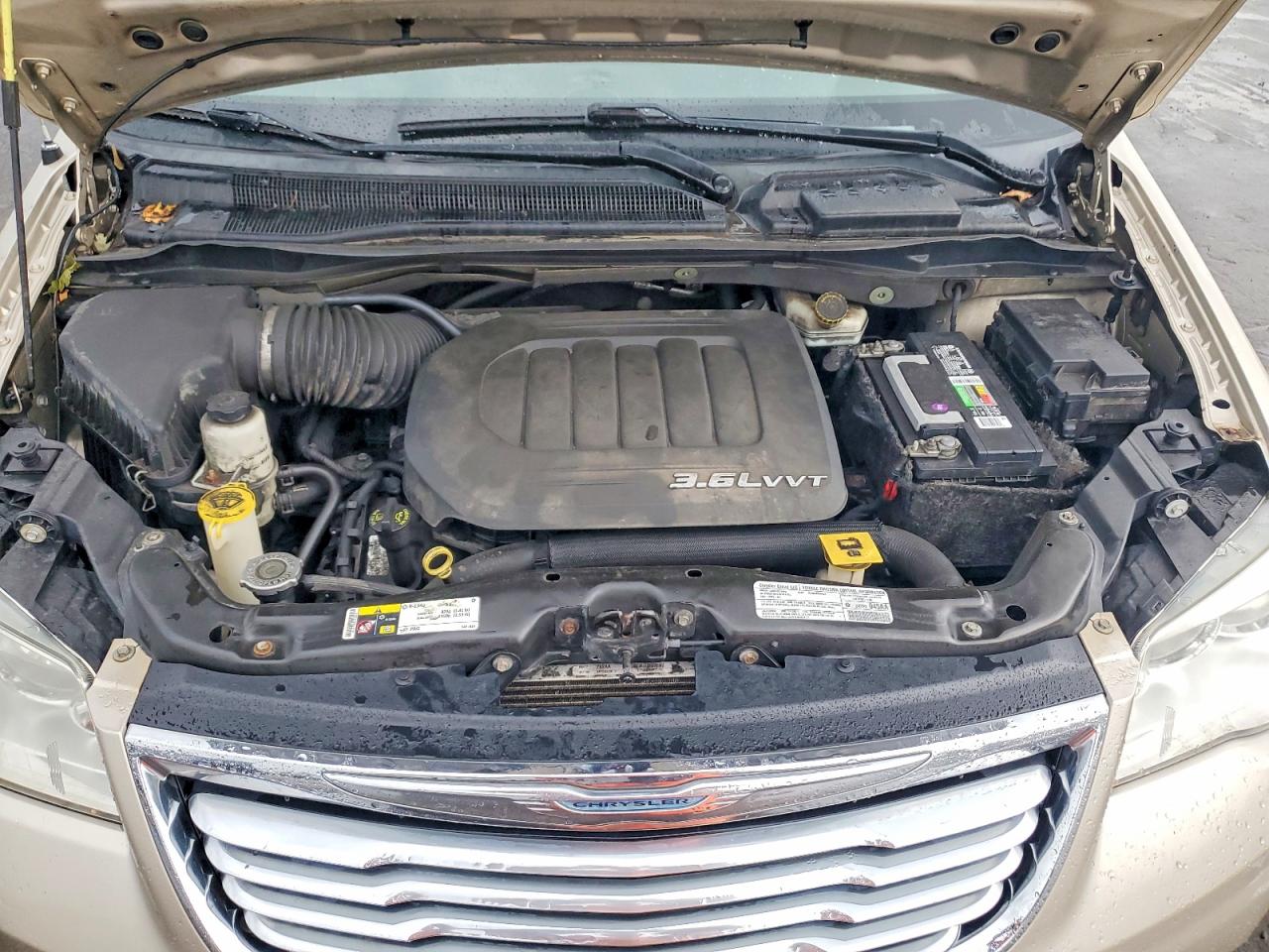 2013 Chrysler Town & Country Touring L Желто-коричневый vin: 2C4RC1CG0DR645921