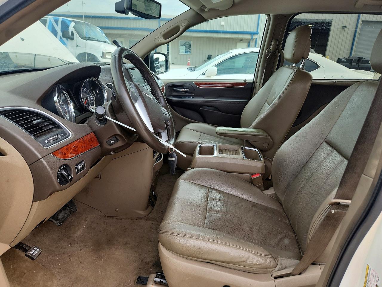 2013 Chrysler Town & Country Touring L White vin: 2C4RC1CG0DR708712