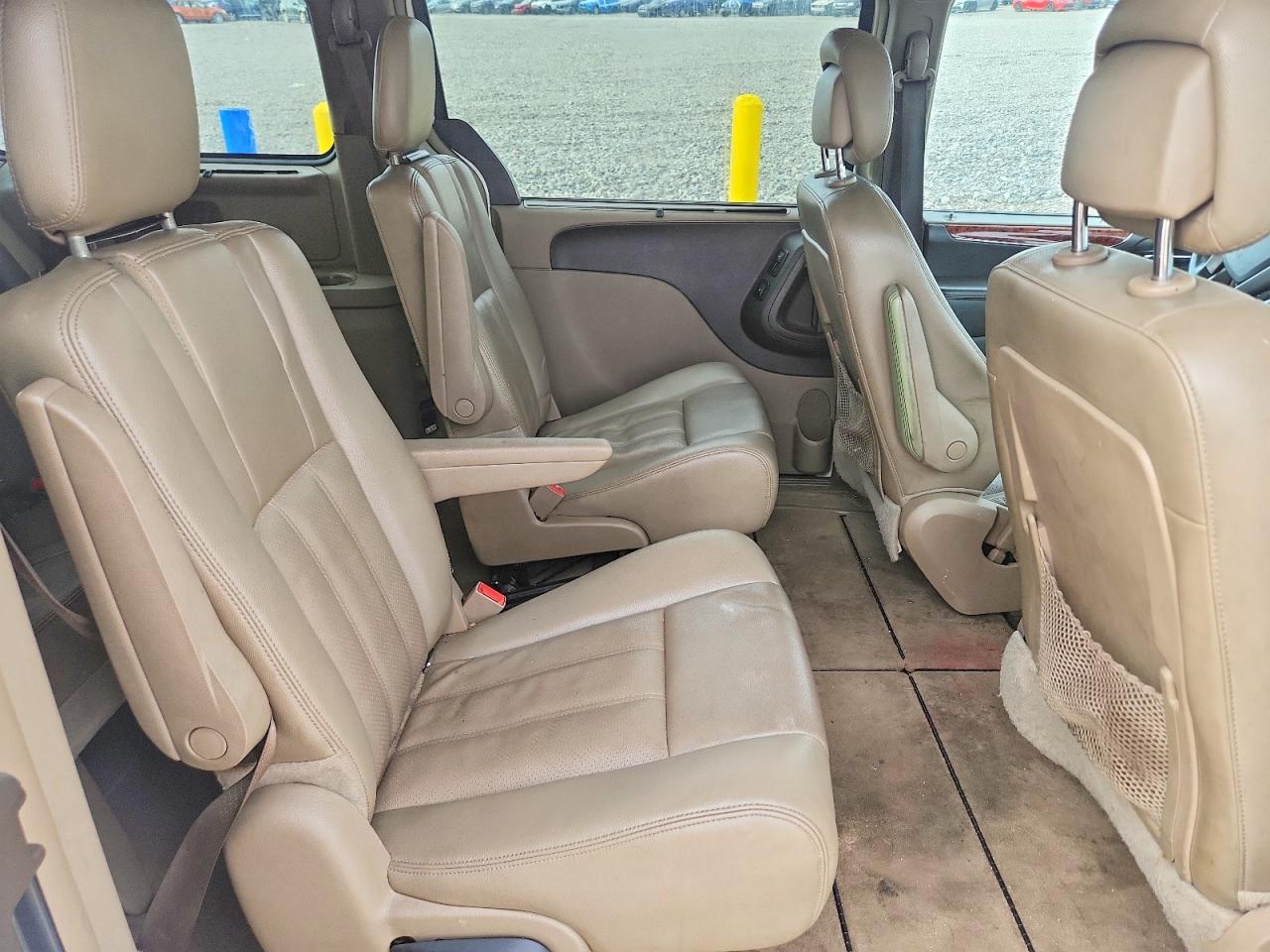 2013 Chrysler Town & Country Touring L White vin: 2C4RC1CG0DR708712